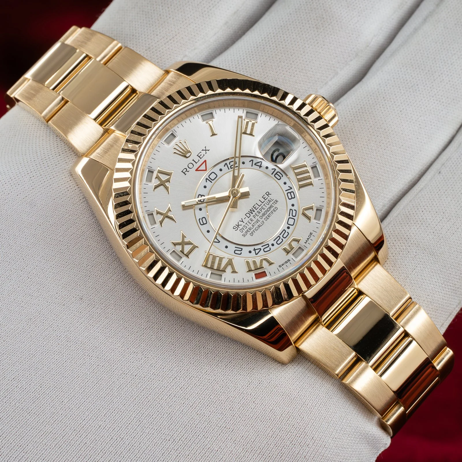 rolex-skydweller-yellow-gold-silver-roman-the-stellaris-collection.16.jpg