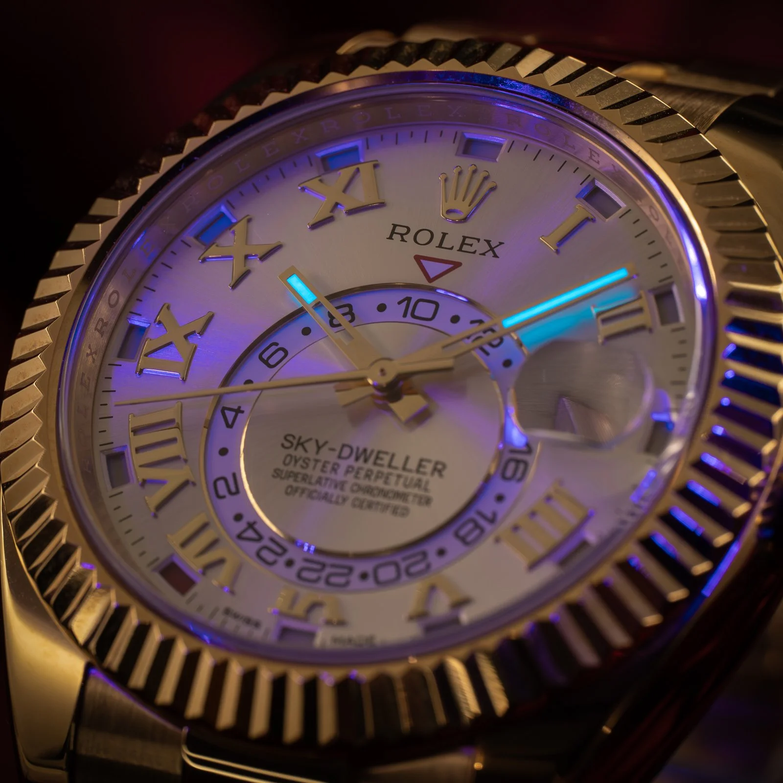 rolex-skydweller-yellow-gold-silver-roman-the-stellaris-collection.14.jpg