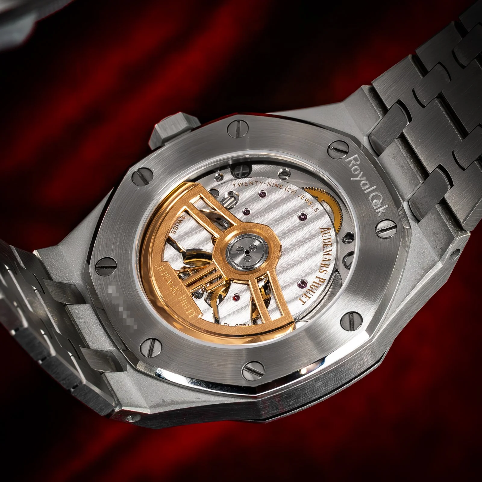 audemars-piguet-royal-oak-37mm-blue-dial-15550ST.OO.1356ST.06-the-stellaris-collection.17.jpg