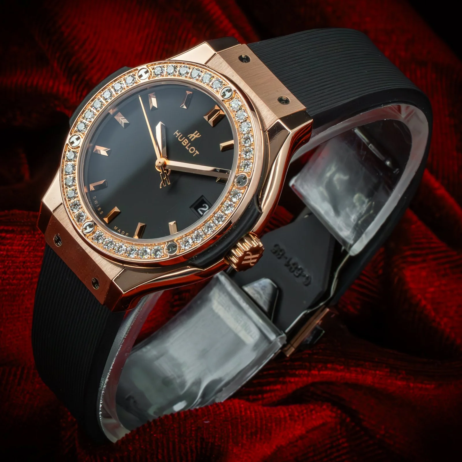 hublot-classic-fusion-quartz-rose-gold-diamond-the-stellaris-collection.10.jpg