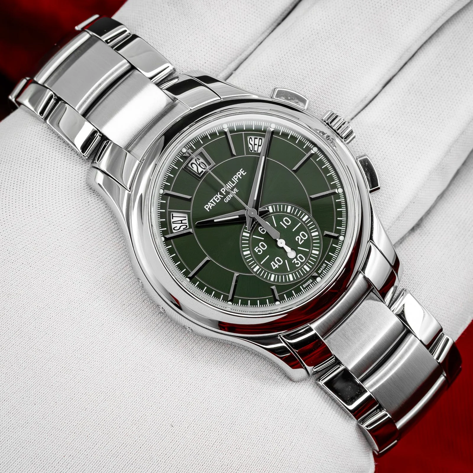 patek-philippe-annual-calendar-chronograph-green-dial-5905-1A-the-stellaris-collection.13.jpg