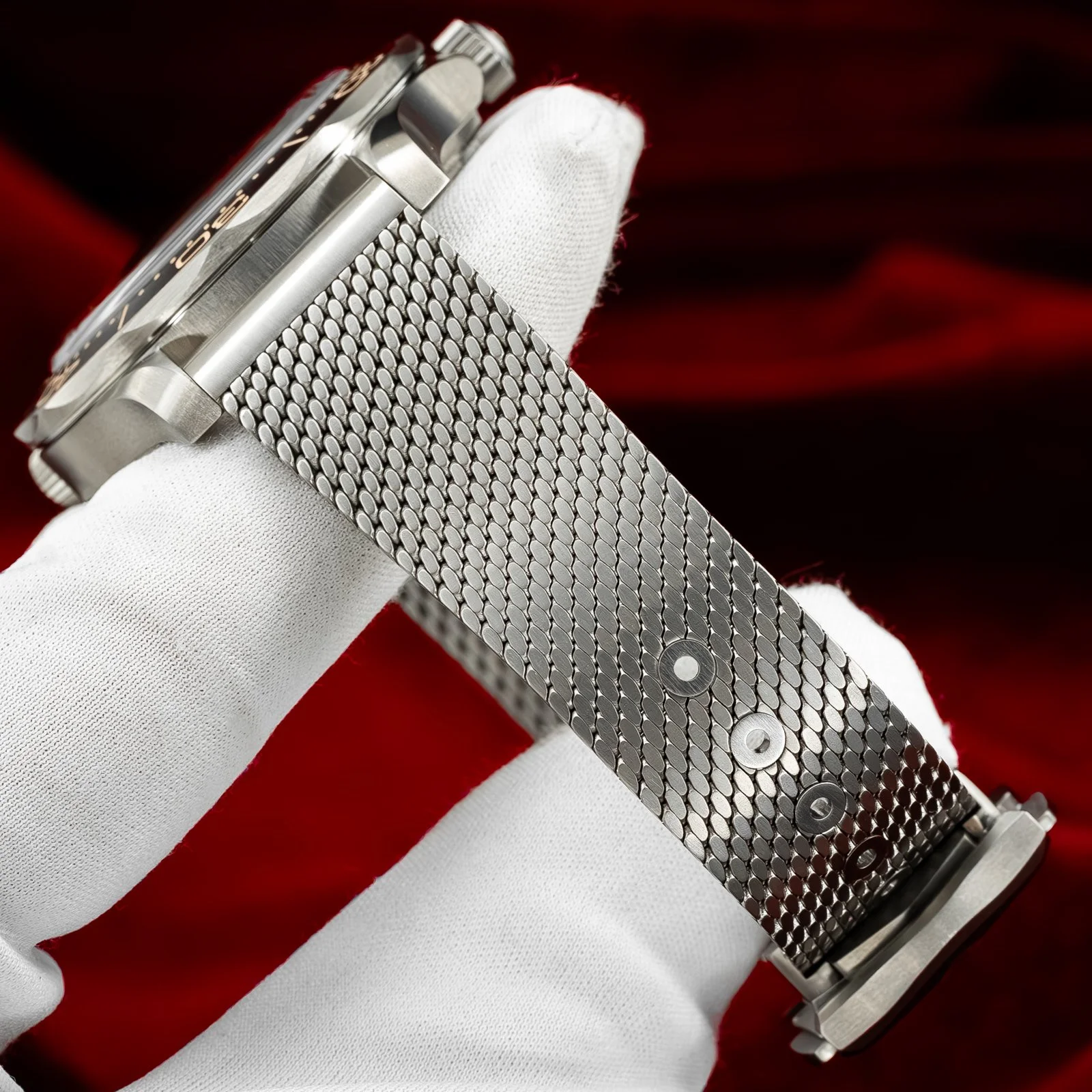 omega-seamaster-diver-300m-007-no-time-to-die-210.90.42.20.01.001-the-stellaris-collection.20.jpg