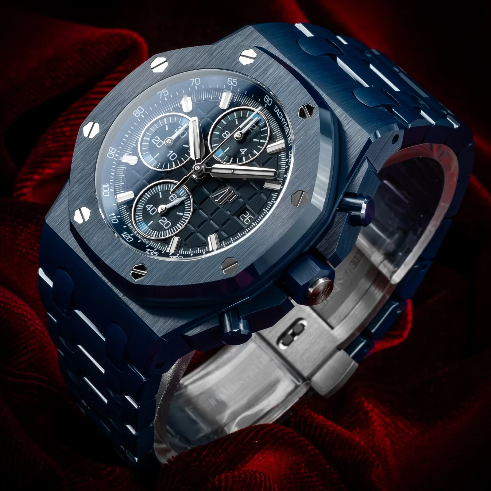 audemars-piguet-royal-oak-offshore-beast-bleu-nuit-nuage-50-26238cd-the-stellaris-collection.10.jpg
