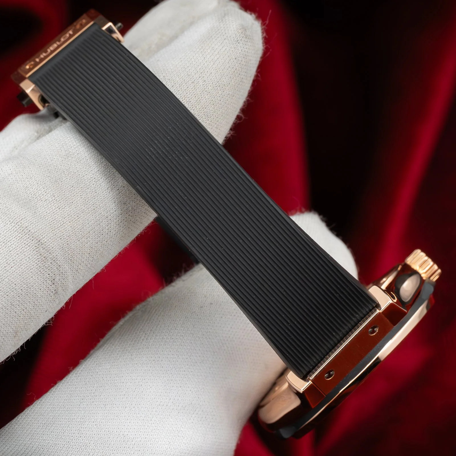 hublot-classic-fusion-quartz-rose-gold-diamond-the-stellaris-collection.19.jpg