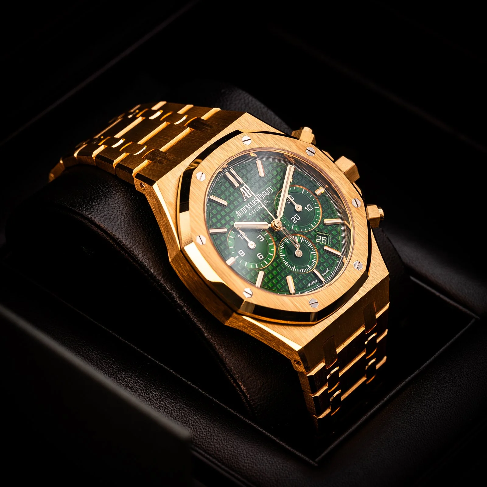 audemars-piguet-royal-oak-chronograph-41mm-yellow-gold-green-dial-26331BA.23.jpg