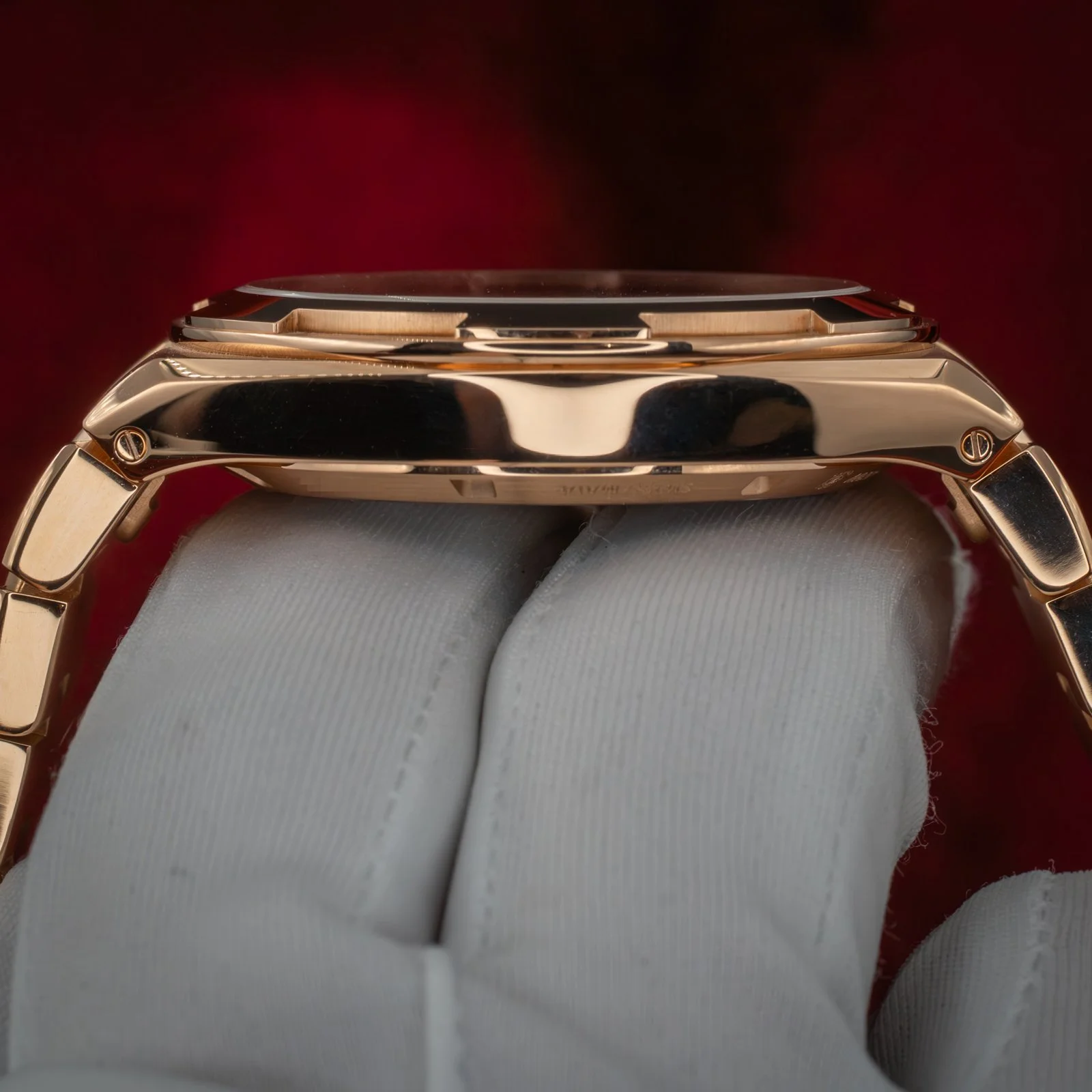 vacheron-constantin-overseas-rose-gold-green-dial-4520V-the-stellaris-collection.14.jpg