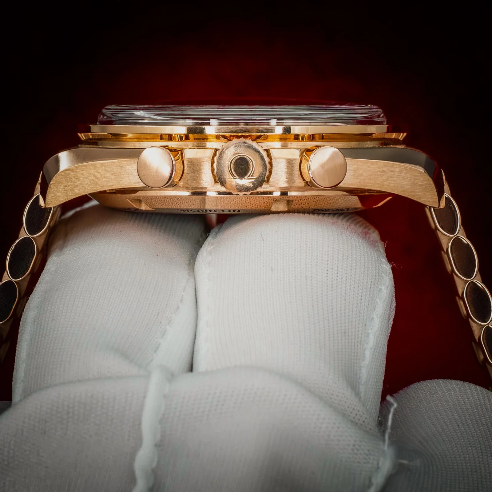 omega-speedmaster-sedna-gold-black-dial-310.60.42.50.01.001-the-stellaris-collection 15.jpg