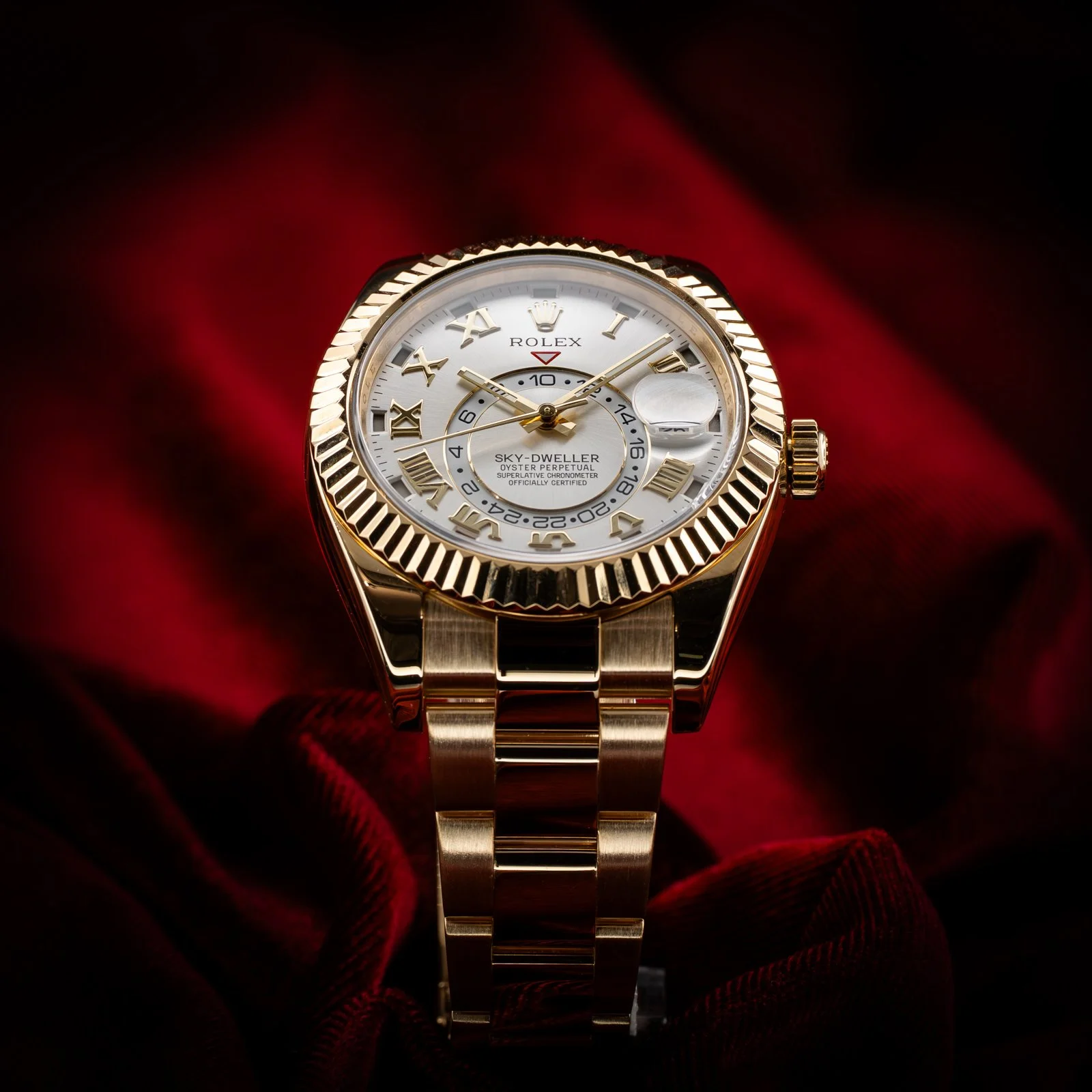 rolex-skydweller-yellow-gold-silver-roman-the-stellaris-collection.03.jpg
