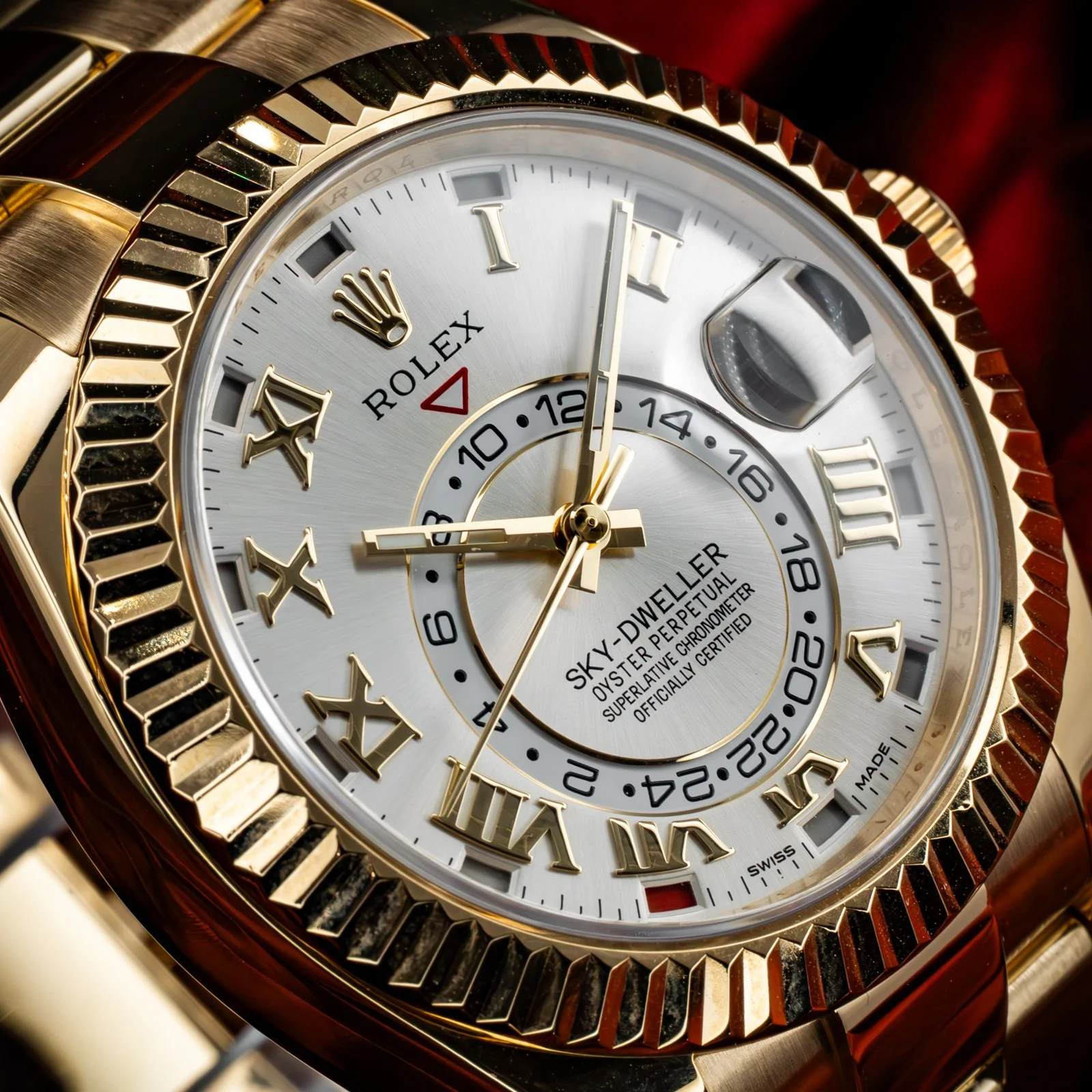 rolex-skydweller-yellow-gold-silver-roman-the-stellaris-collection.10.jpg