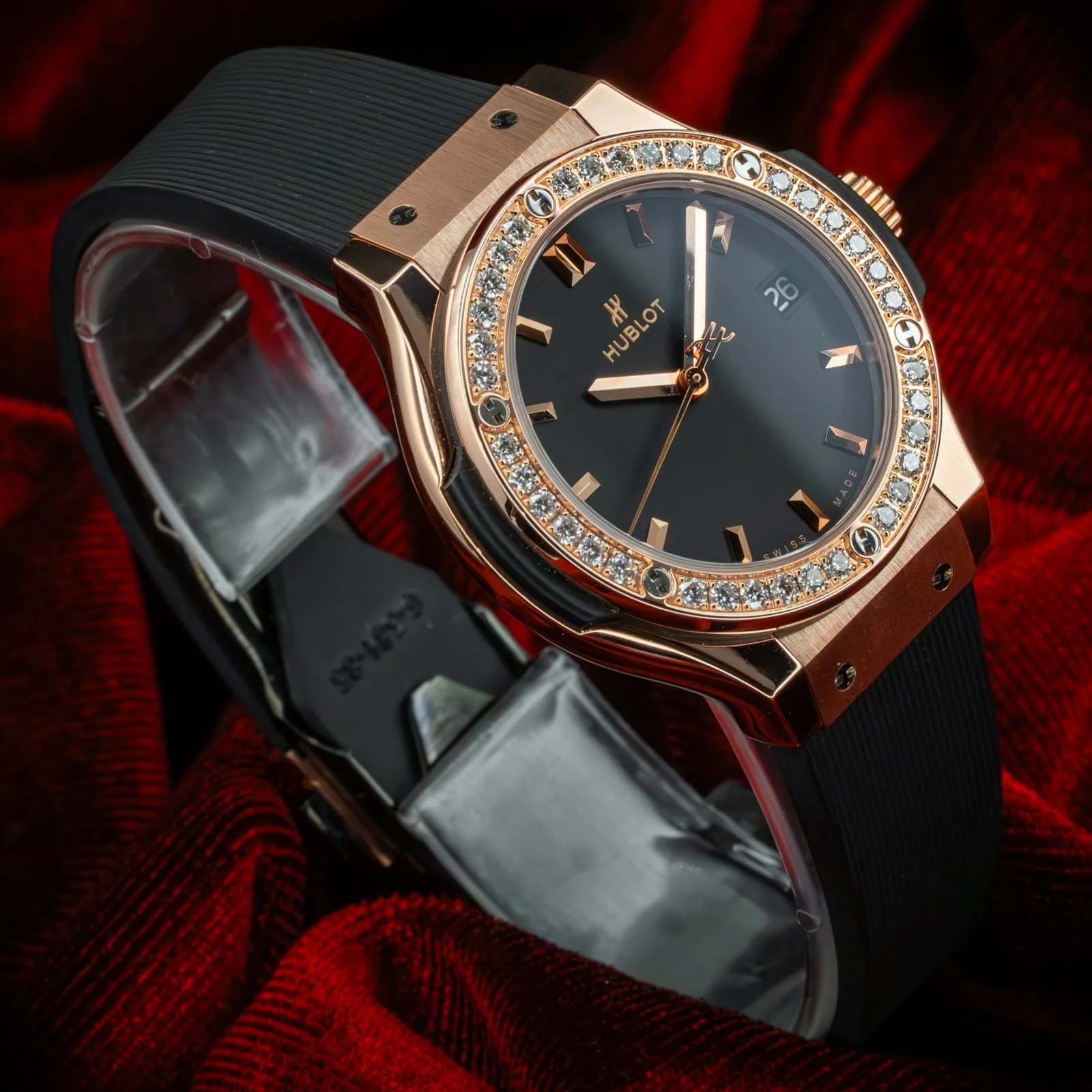 hublot-classic-fusion-quartz-rose-gold-diamond-the-stellaris-collection.08.jpg