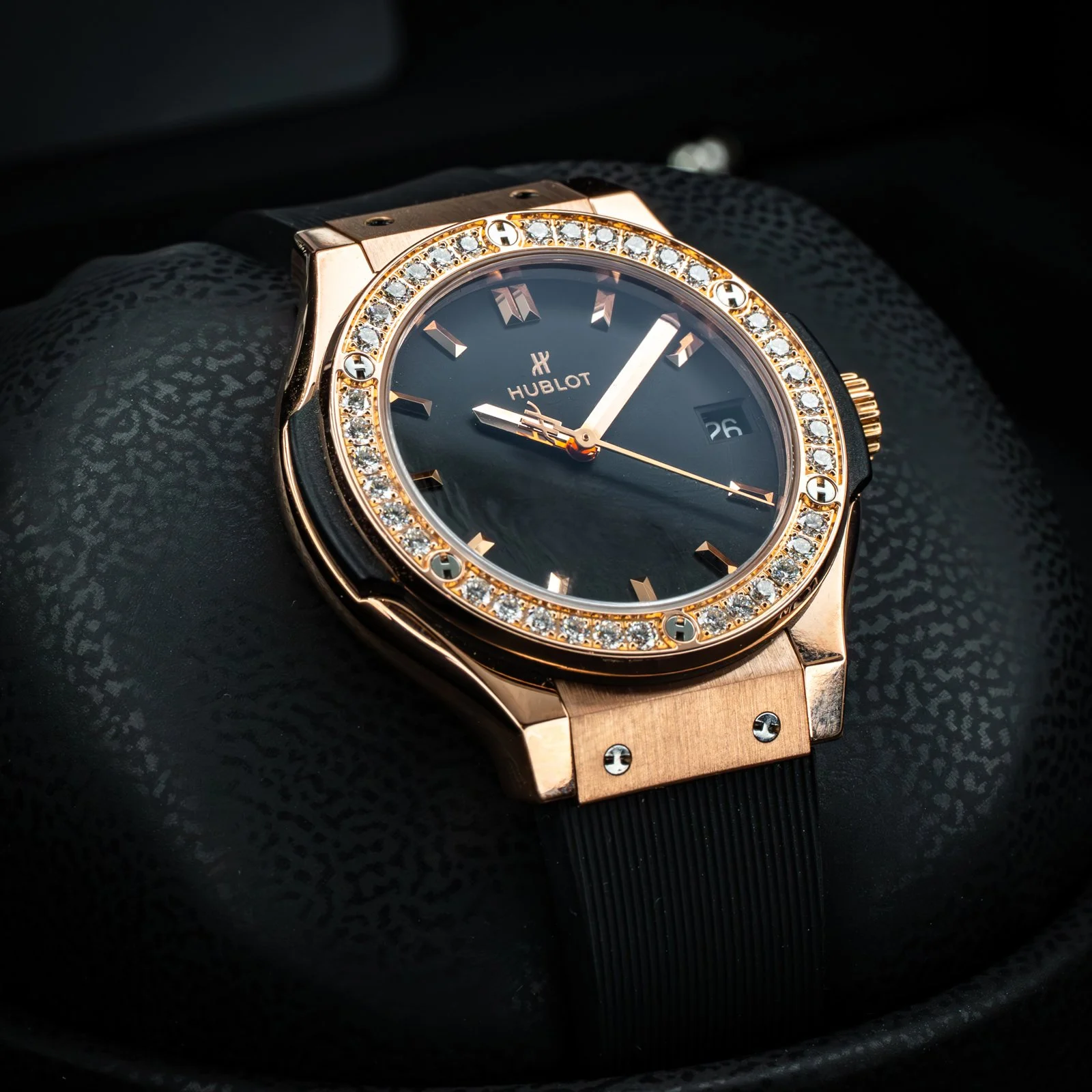 hublot-classic-fusion-quartz-rose-gold-diamond-the-stellaris-collection.21.jpg