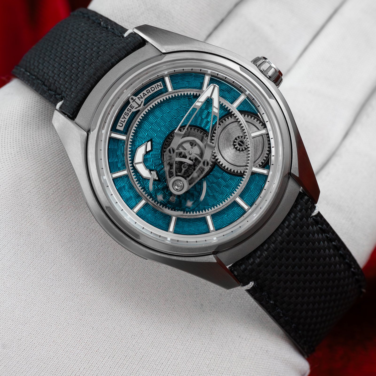 UlysseNardinFreakXSeddiqi.16.jpg