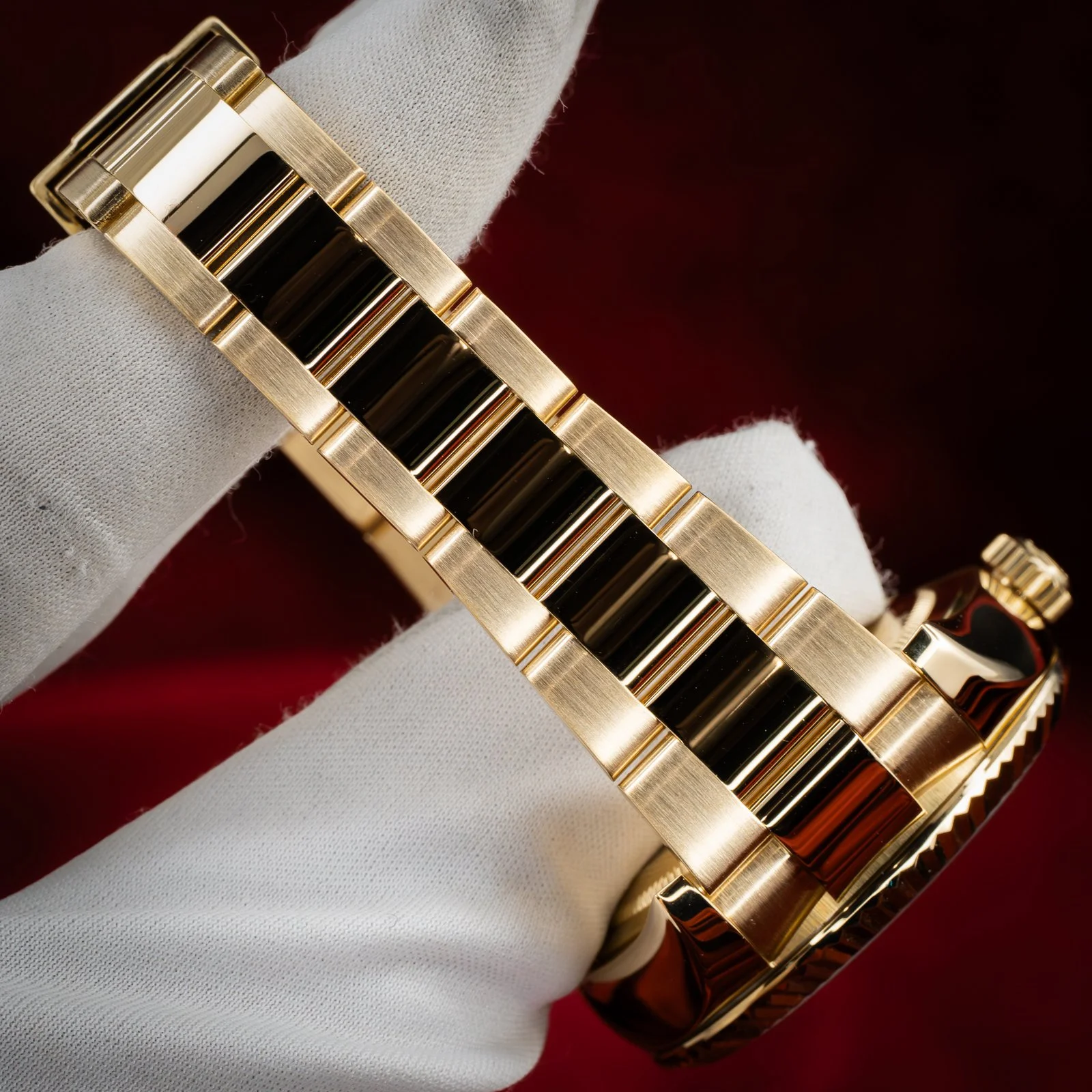 rolex-skydweller-yellow-gold-silver-roman-the-stellaris-collection.18.jpg