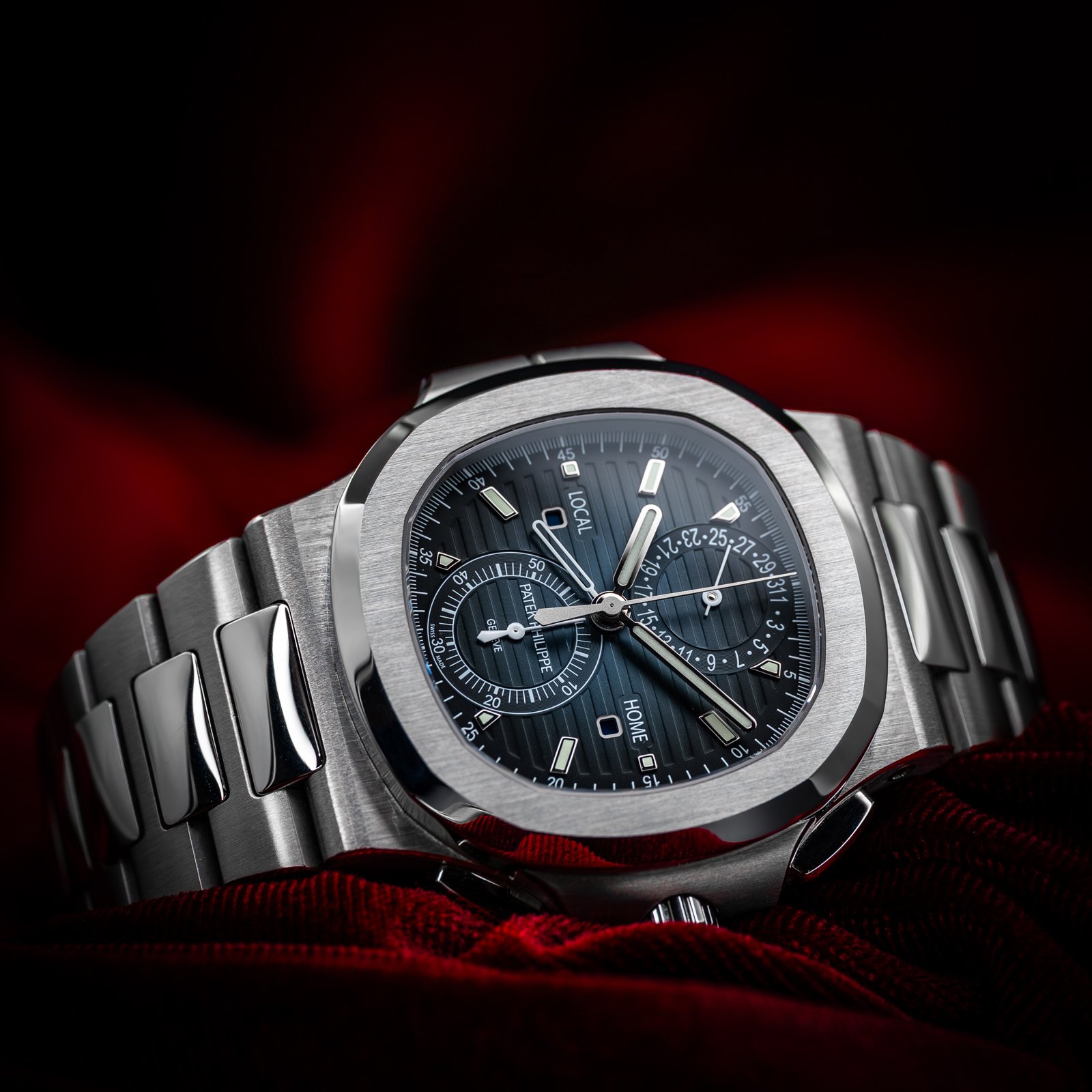 patek-philippe-nautilus-travel-time-chronograph-blue-dial-5990-1A-the-stellaris-collection.02.jpg