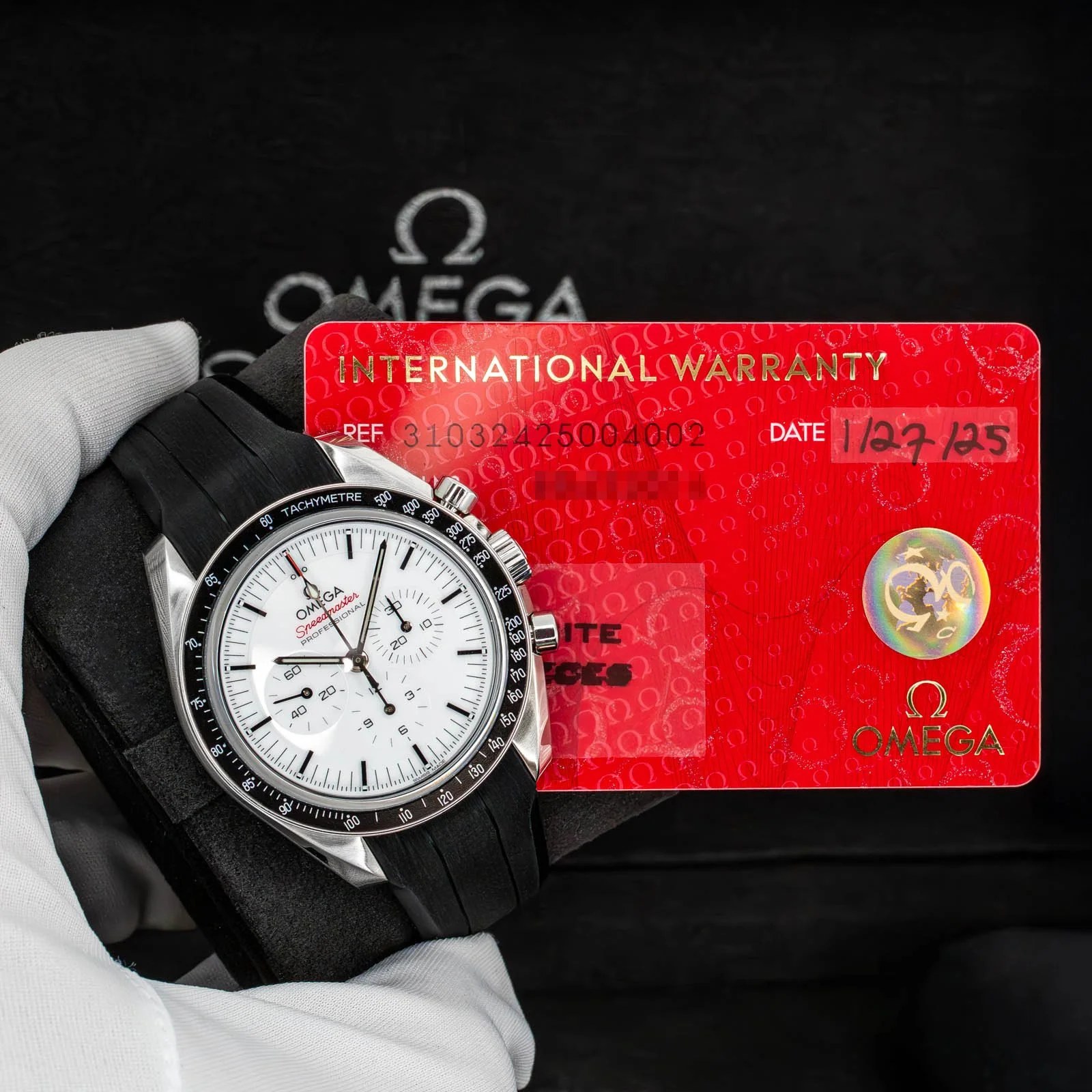 omega-speedmaster-moonwatch-white-dial-strap-310.32.42.50.04.001-the-stellaris-collection.04.jpg