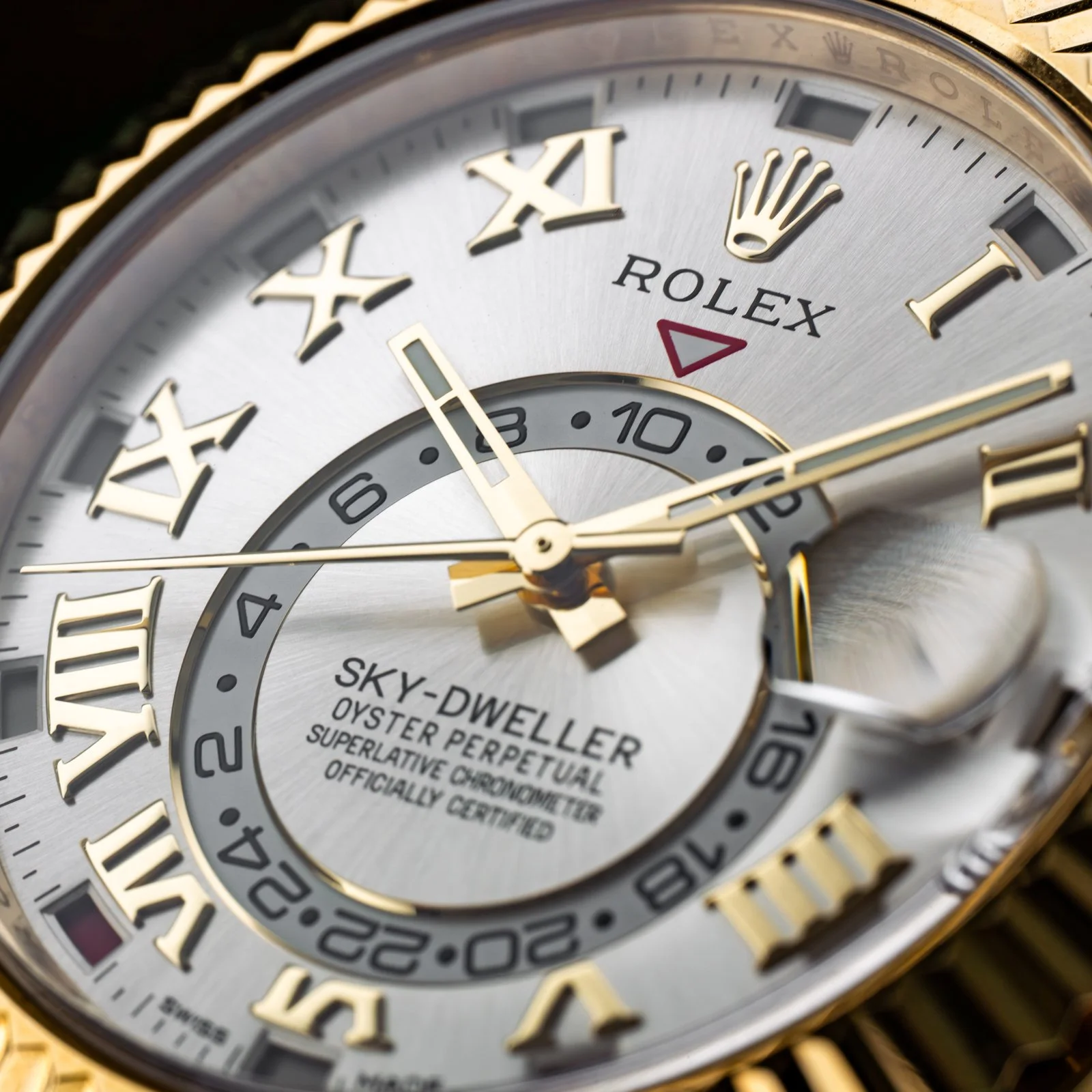 rolex-skydweller-yellow-gold-silver-roman-the-stellaris-collection.06.jpg