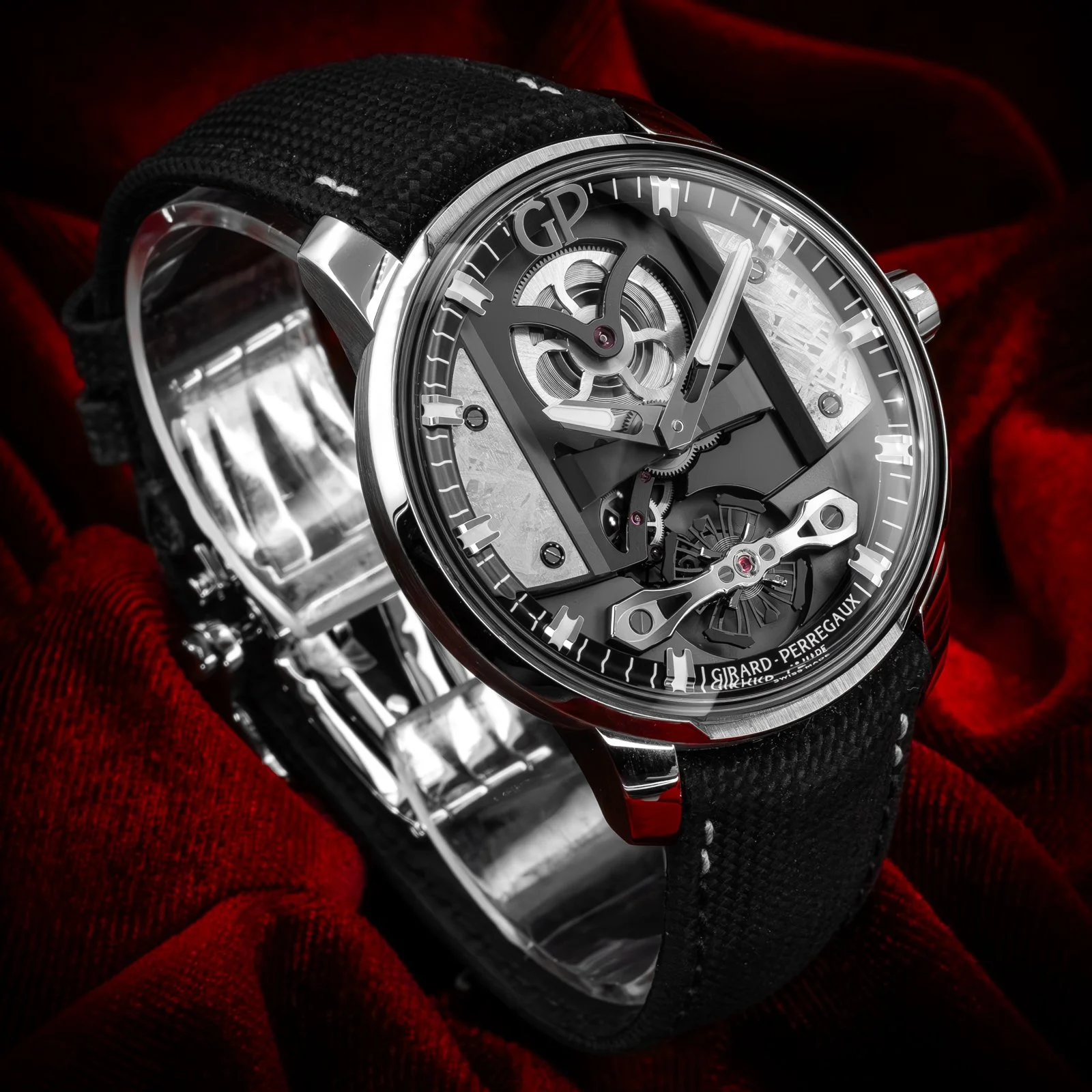 girard-perregaux-free-bridge-meteorite-82000-the-stellaris-collection.08.jpg