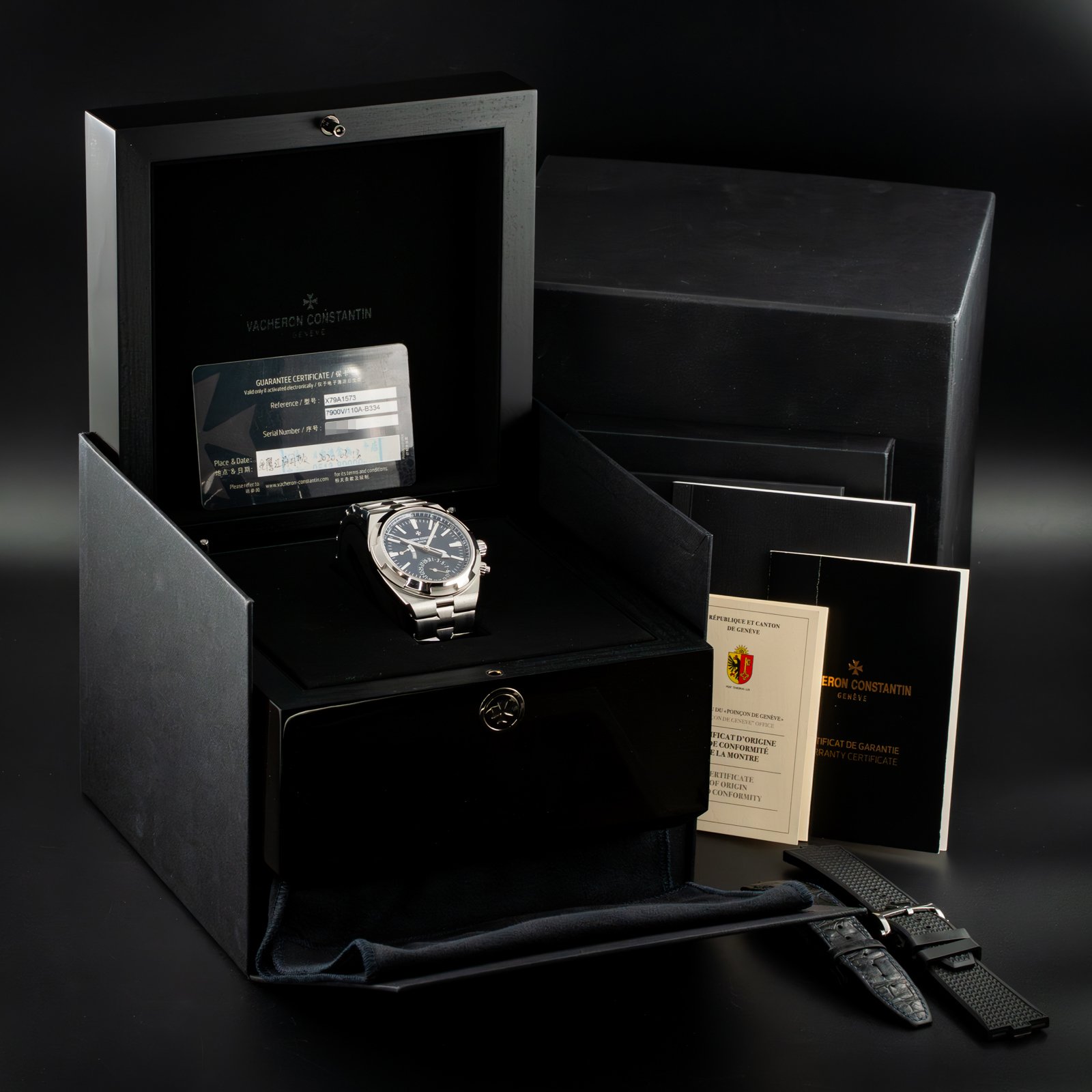 VacheronConstantinOverseasDualTime7900V.04.jpg