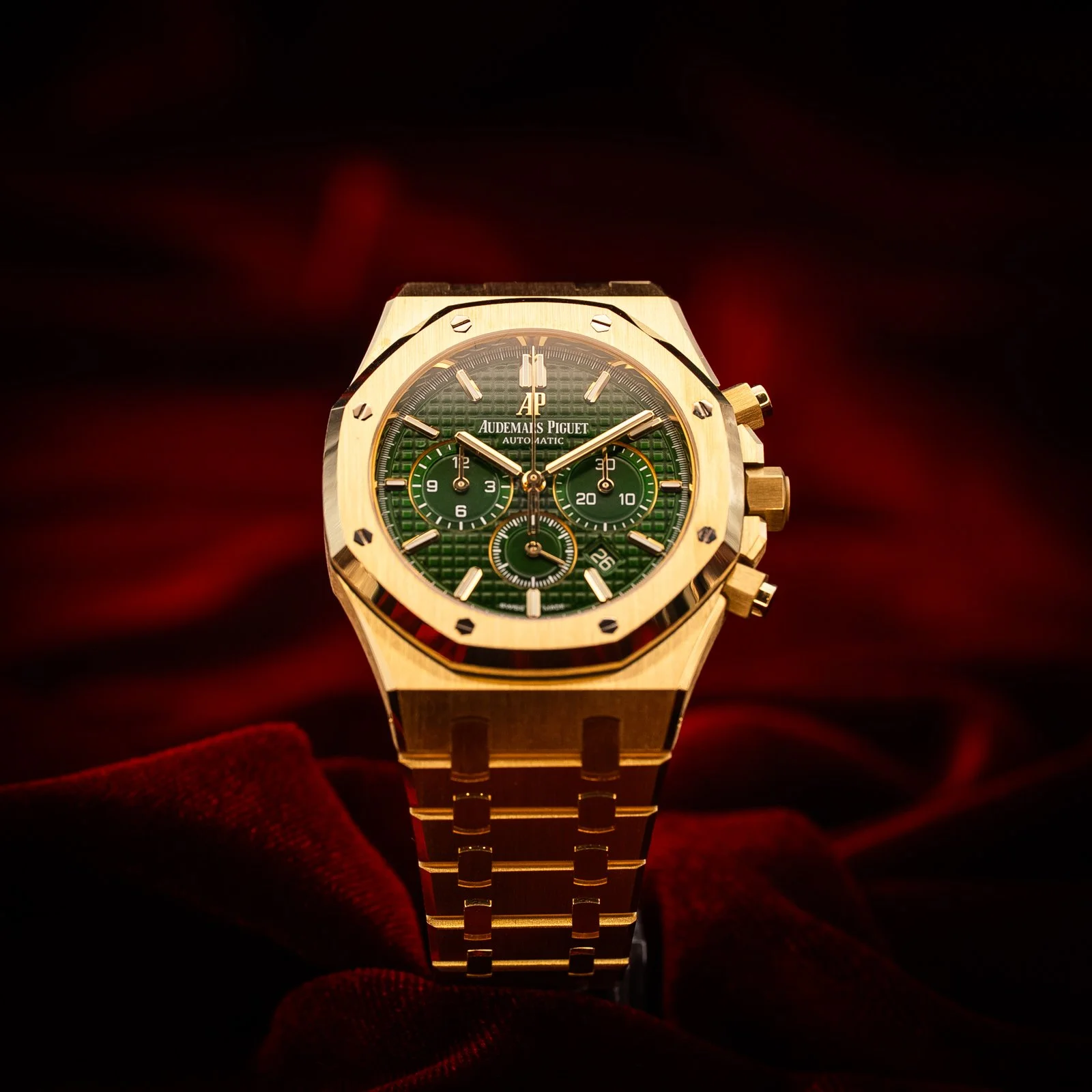 audemars-piguet-royal-oak-chronograph-41mm-yellow-gold-green-dial-26331BA.05.jpg