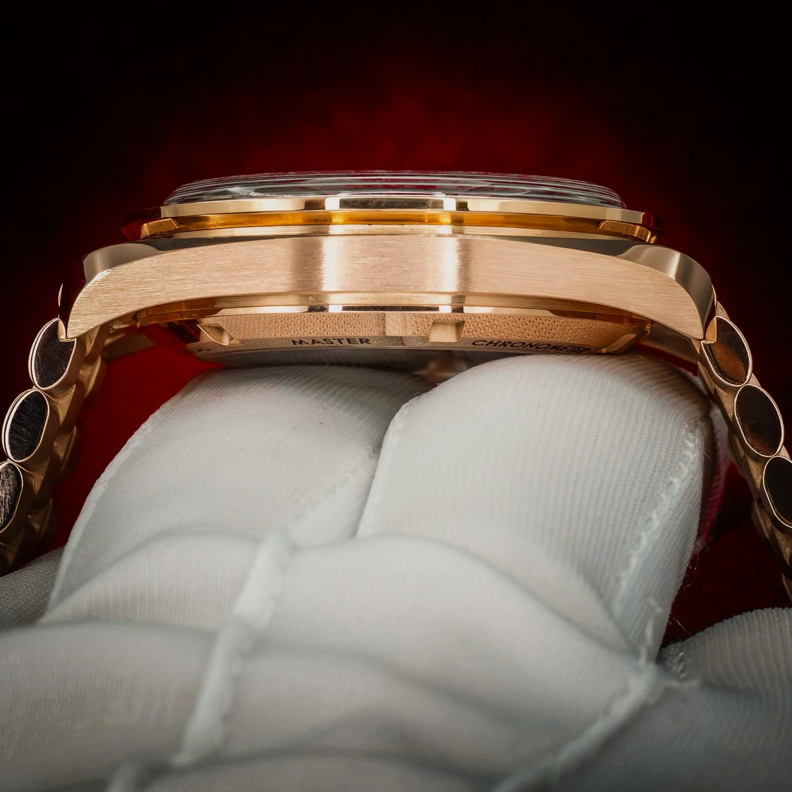 omega-speedmaster-sedna-gold-black-dial-310.60.42.50.01.001-the-stellaris-collection 16.jpg