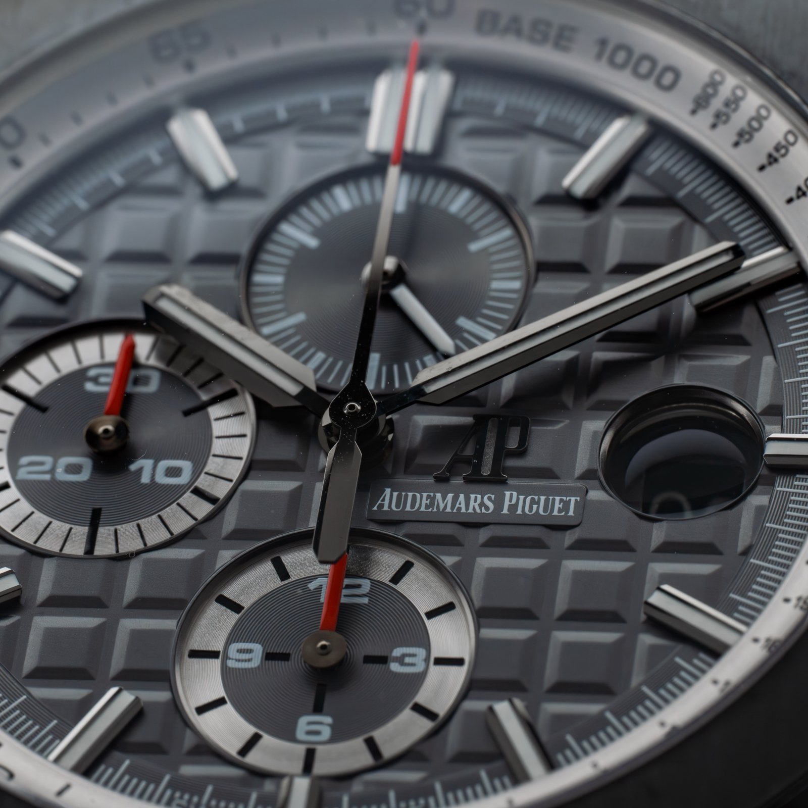 AudemarsPiguetRoyalOakOffshoreChronographAnthracite.24.jpg