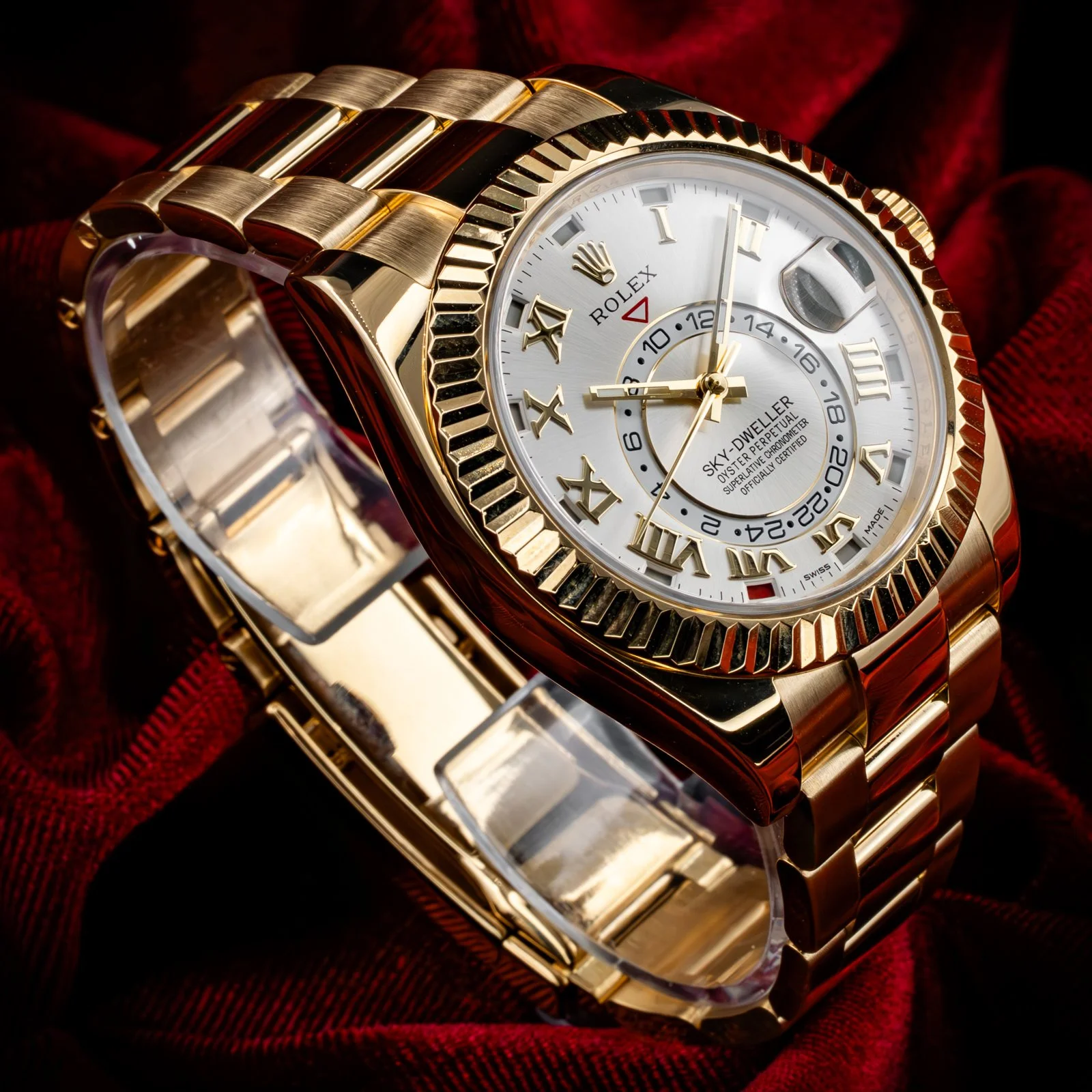 rolex-skydweller-yellow-gold-silver-roman-the-stellaris-collection.09.jpg