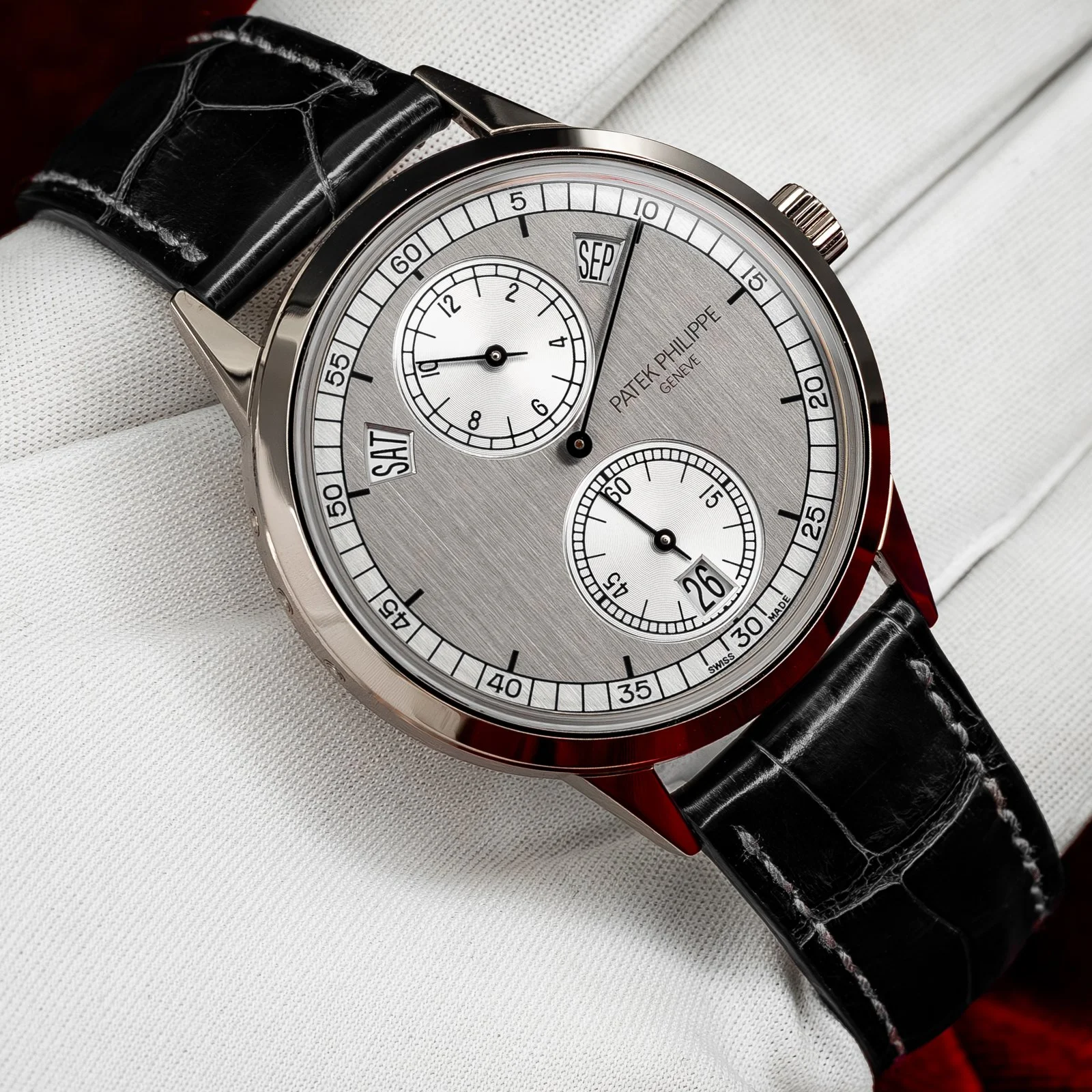 patek-philippe-annual-calendar-regulator-white-gold-5235G-001-the-stellaris-collection.13.jpg