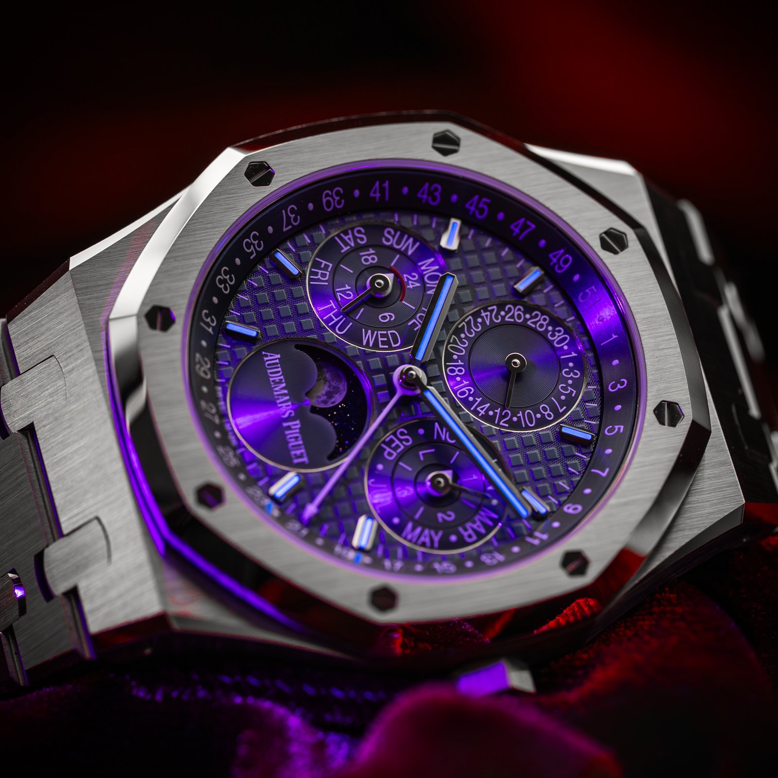 audemars-piguet-royal-oak-perpetual-calendar-26674st-blue-dial.12.jpg
