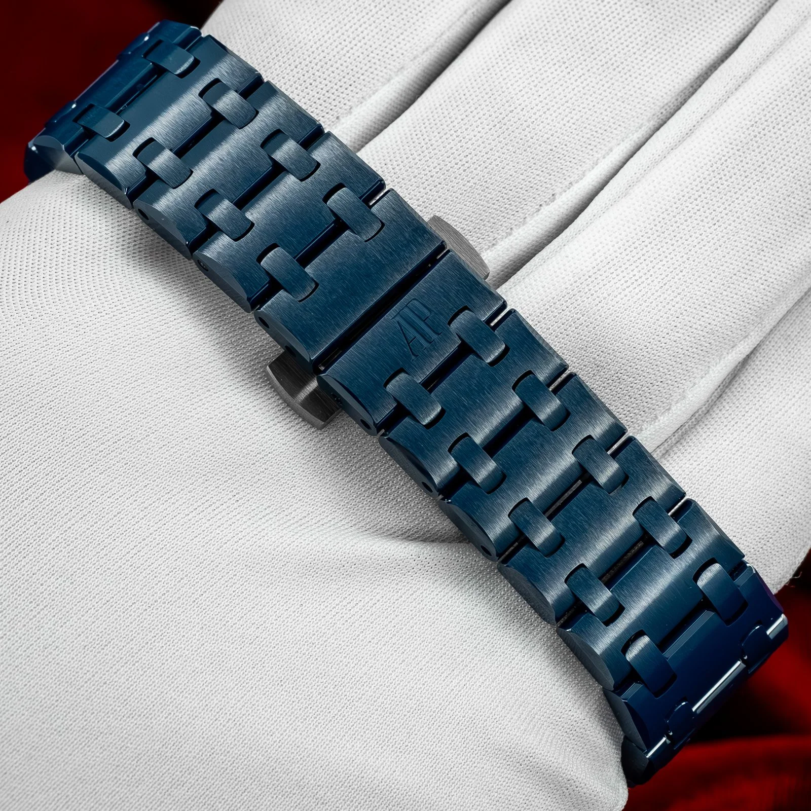 audemars-piguet-royal-oak-offshore-beast-bleu-nuit-nuage-50-26238cd-the-stellaris-collection.21.jpg