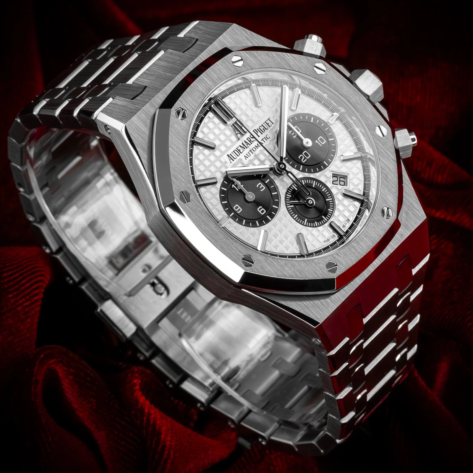audemars-piguet-royal-oak-chronograph-panda-dial-26331ST-the-stellaris-collection.08.jpg