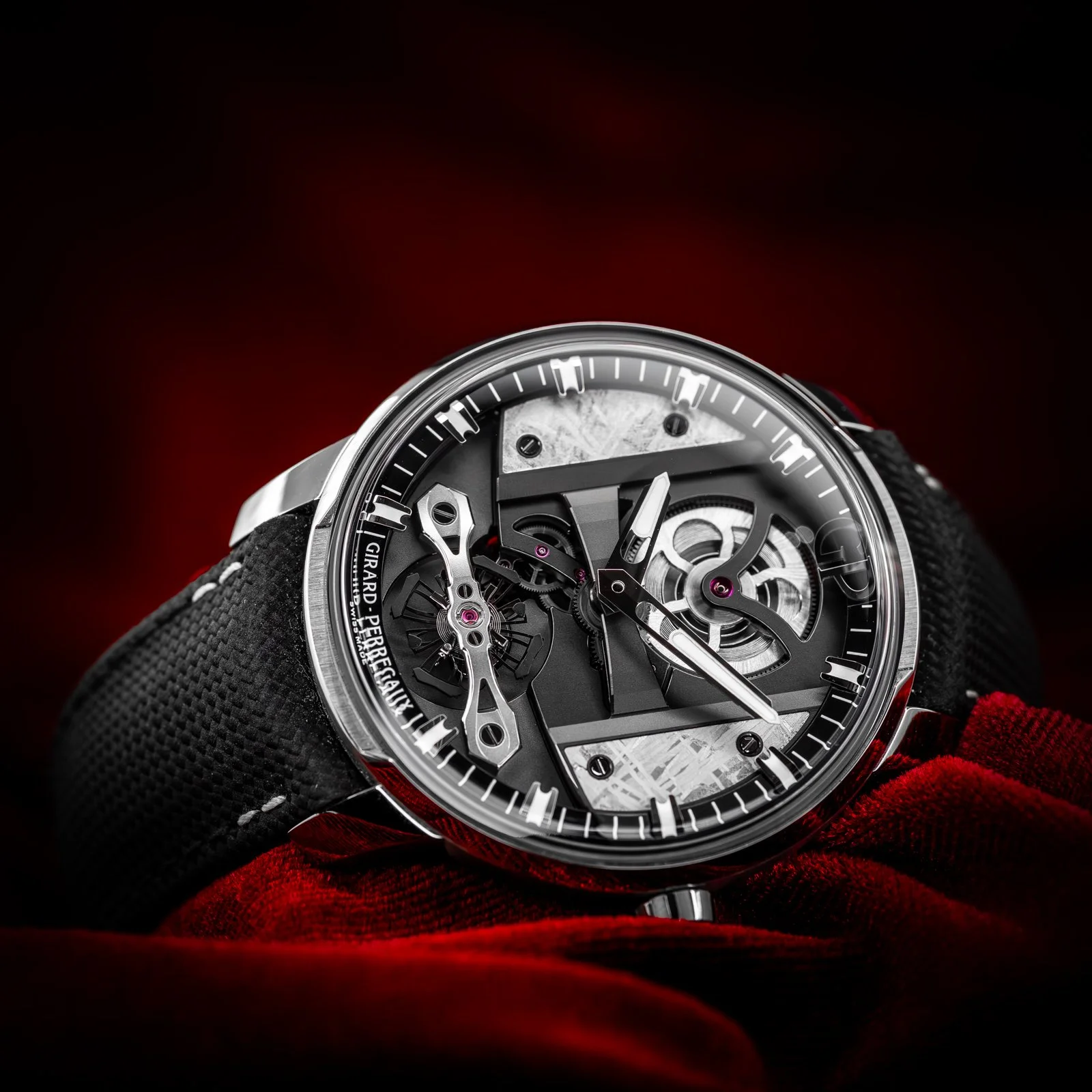 girard-perregaux-free-bridge-meteorite-82000-the-stellaris-collection.02.jpg