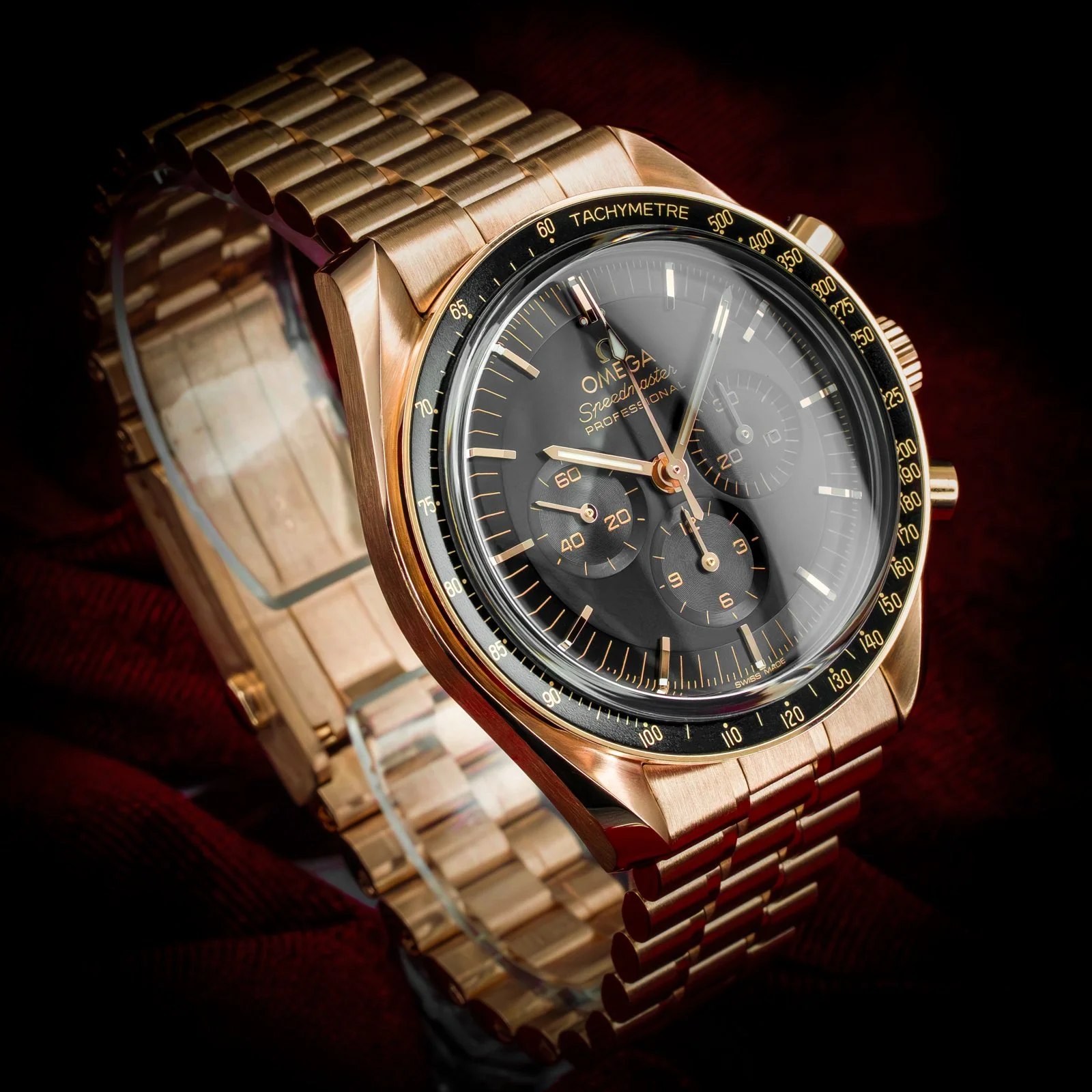 omega-speedmaster-sedna-gold-black-dial-310.60.42.50.01.001-the-stellaris-collection 08.jpg