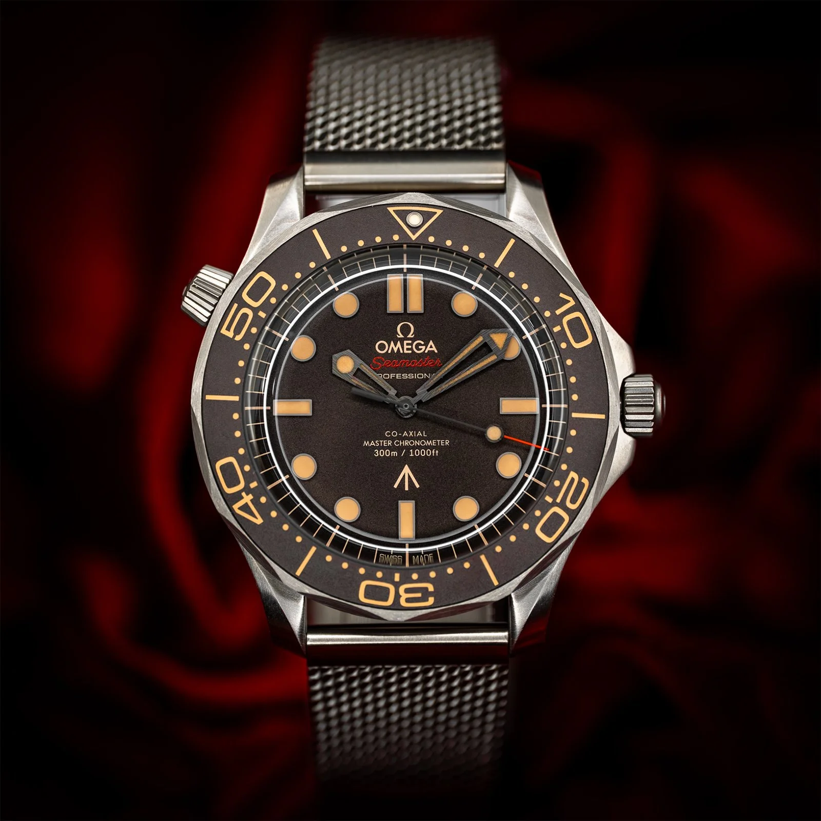 omega-seamaster-diver-300m-007-no-time-to-die-210.90.42.20.01.001-the-stellaris-collection.01.jpg