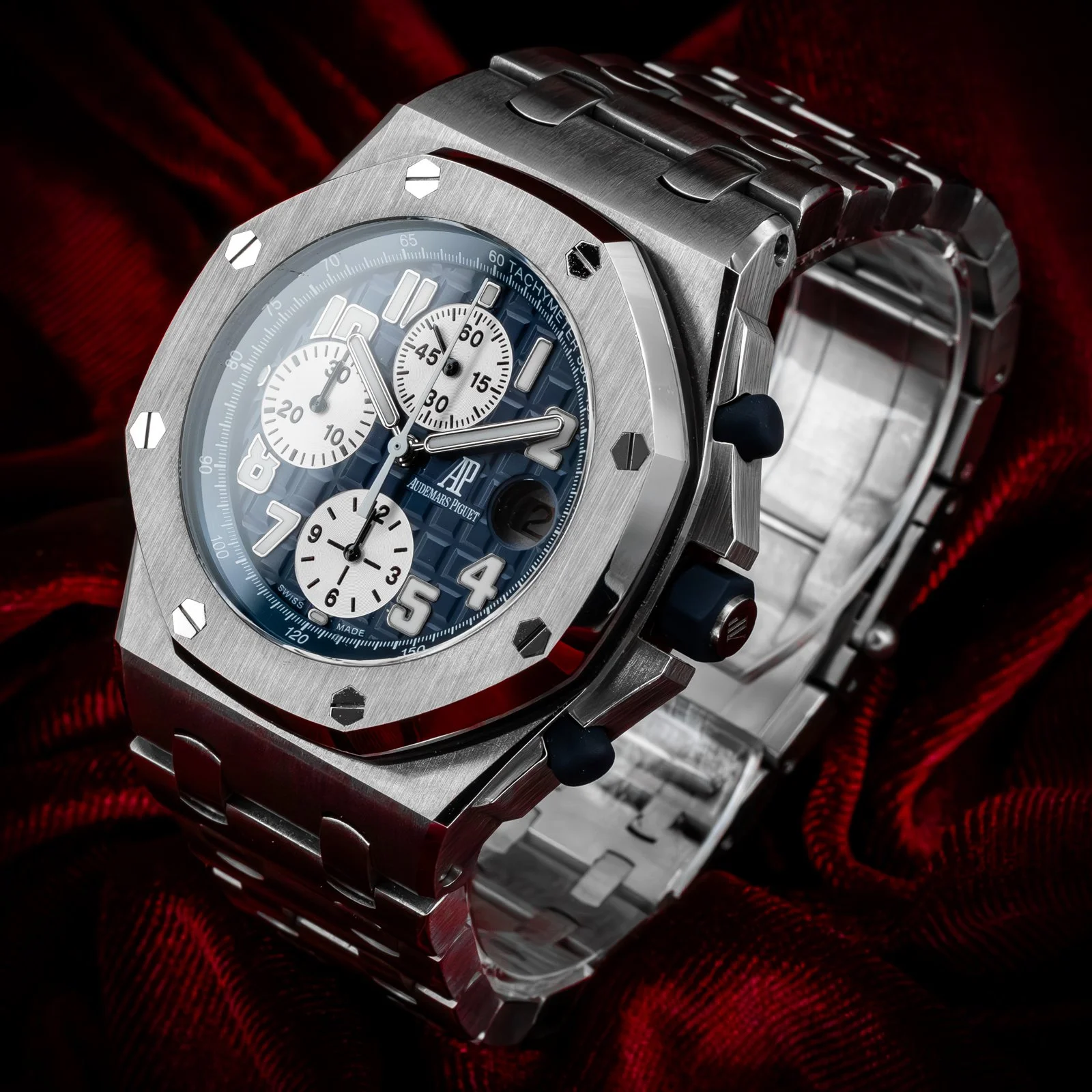 audemars-piguet-royal-oak-offshore-chrono-blue-beast-25721st-the-stellaris-collection.09.jpg