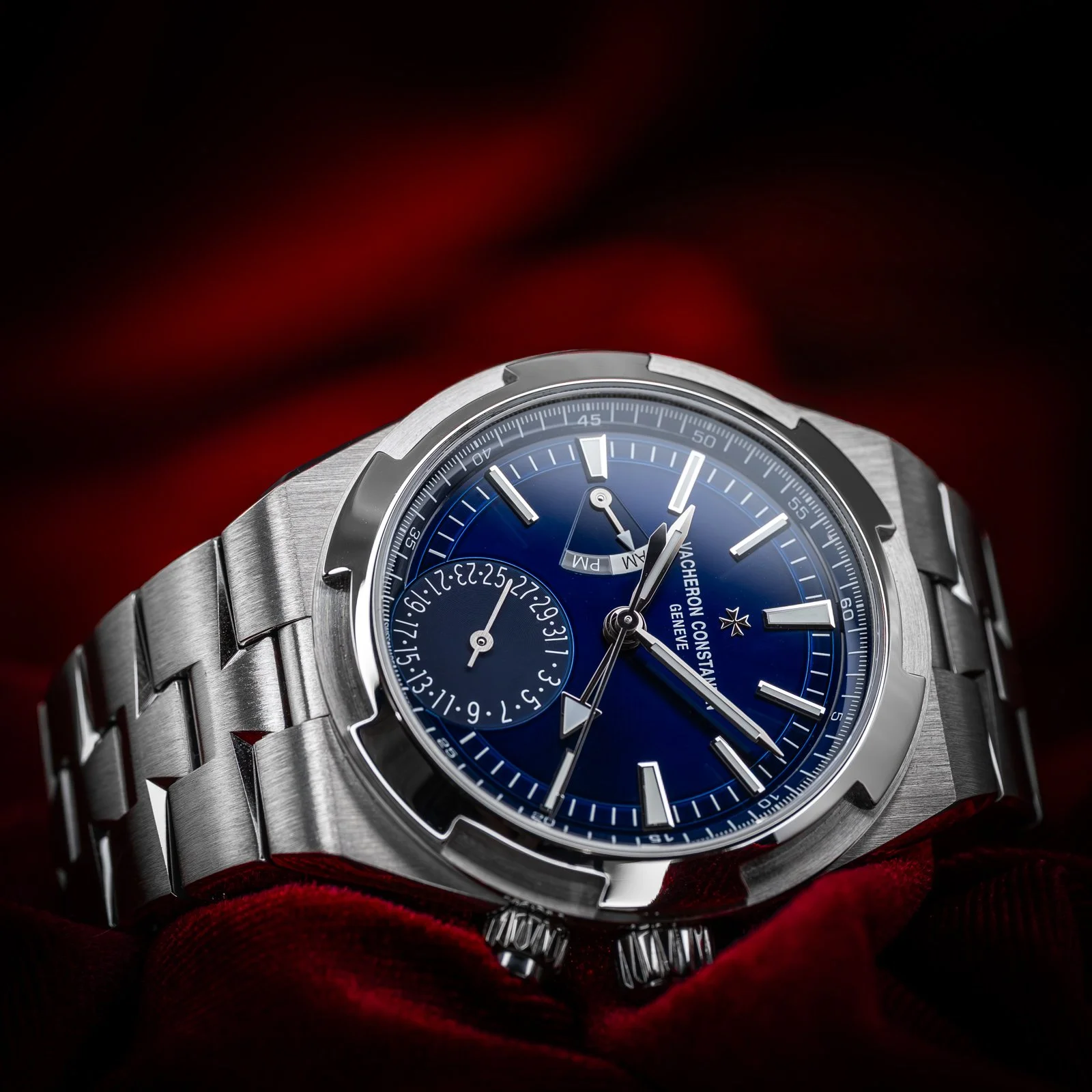 vacheron-constantin-overseas-dual-time-blue-dial7920v-the-stellaris-collection.02.jpg