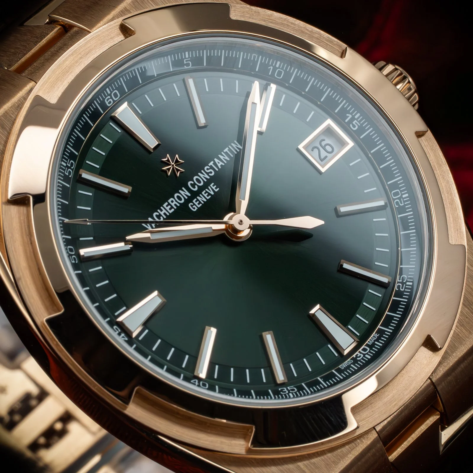 vacheron-constantin-overseas-rose-gold-green-dial-4520V-the-stellaris-collection.09.jpg