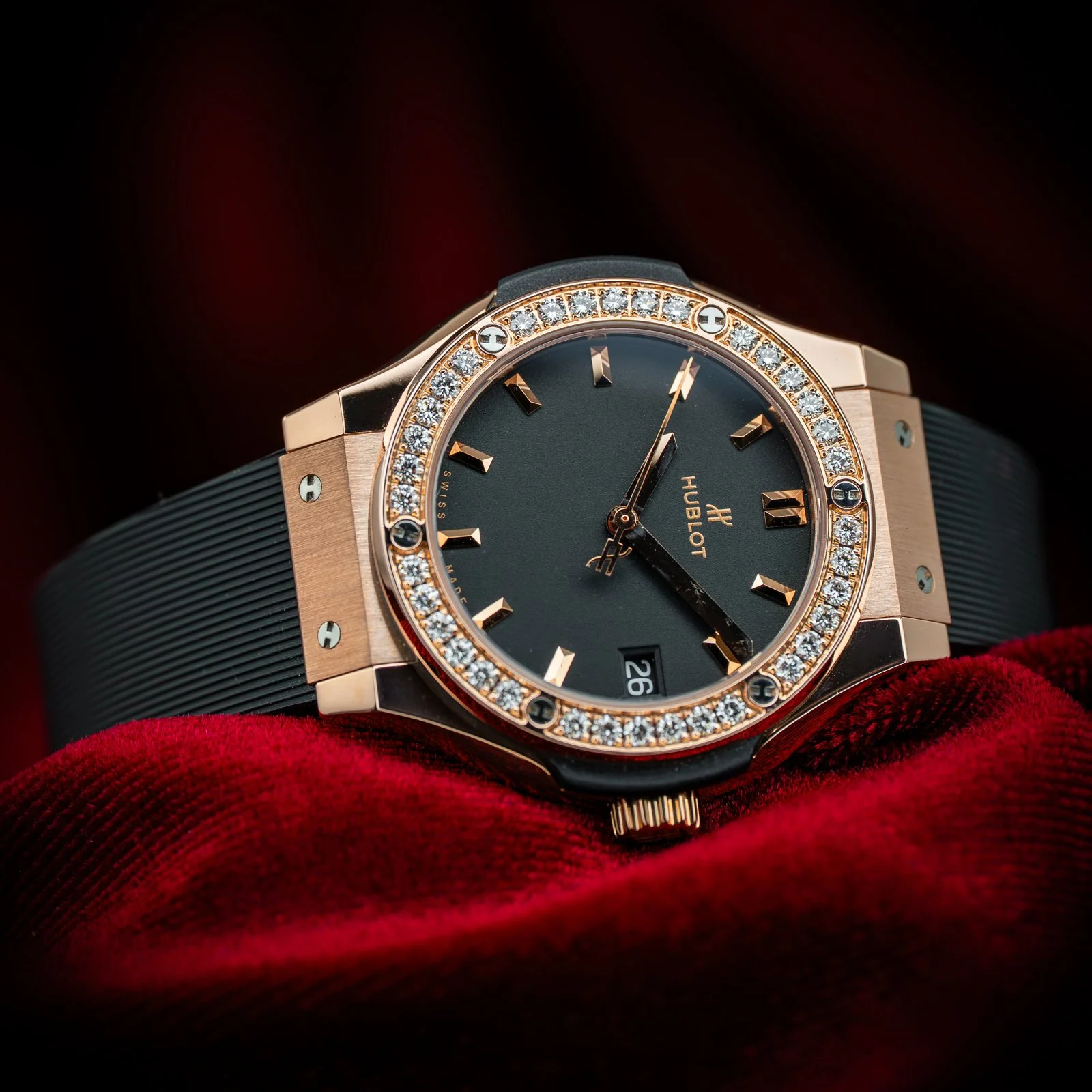 hublot-classic-fusion-quartz-rose-gold-diamond-the-stellaris-collection.02.jpg