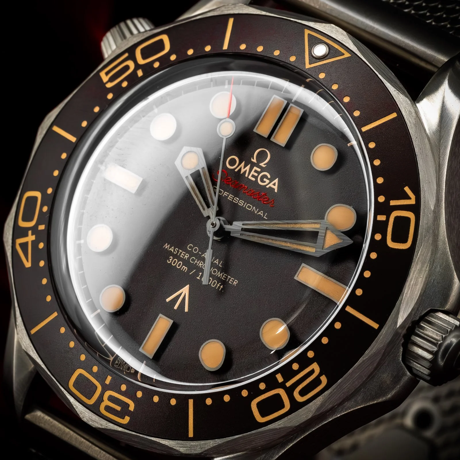 omega-seamaster-diver-300m-007-no-time-to-die-210.90.42.20.01.001-the-stellaris-collection.11.jpg