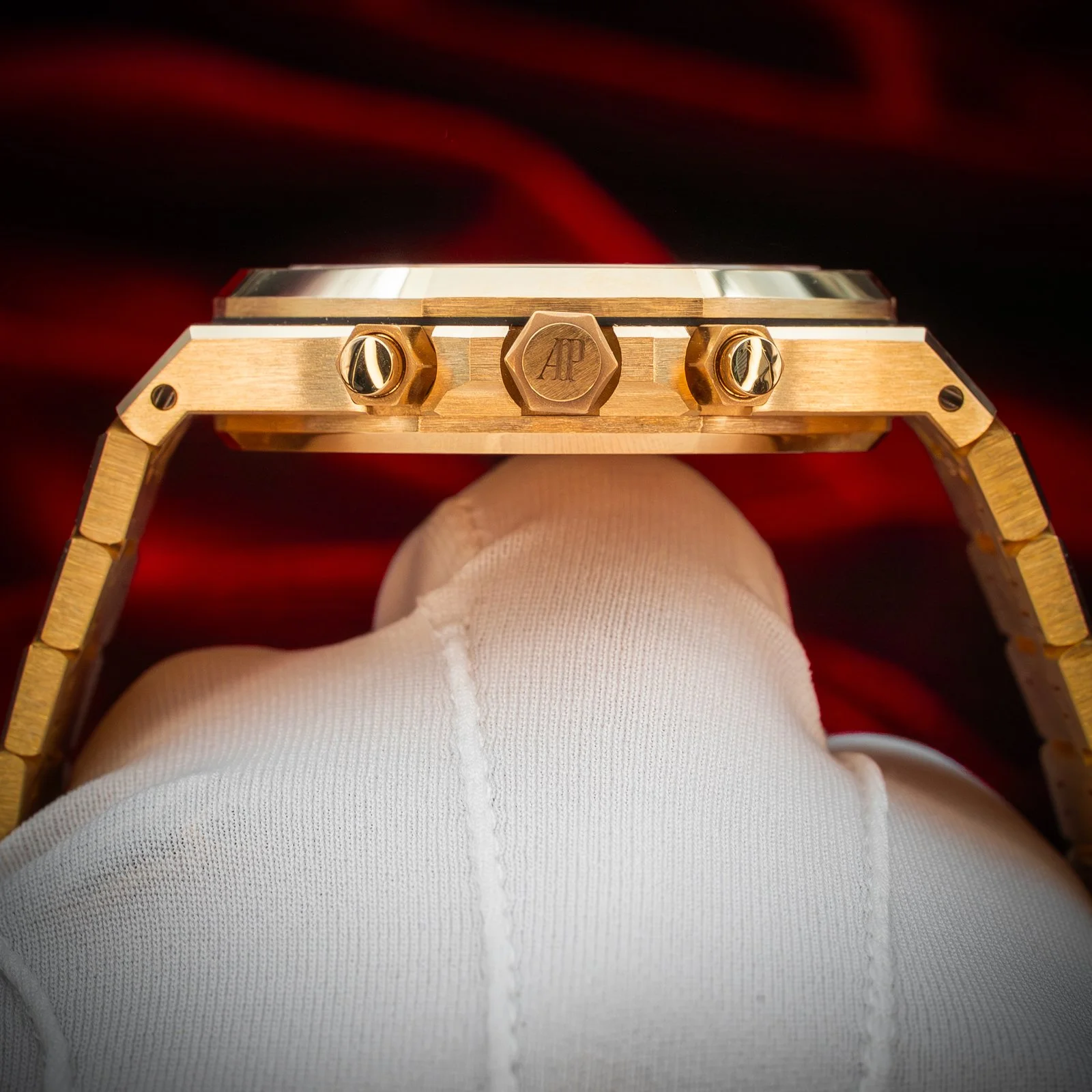 audemars-piguet-royal-oak-chronograph-41mm-yellow-gold-green-dial-26331BA.13.jpg
