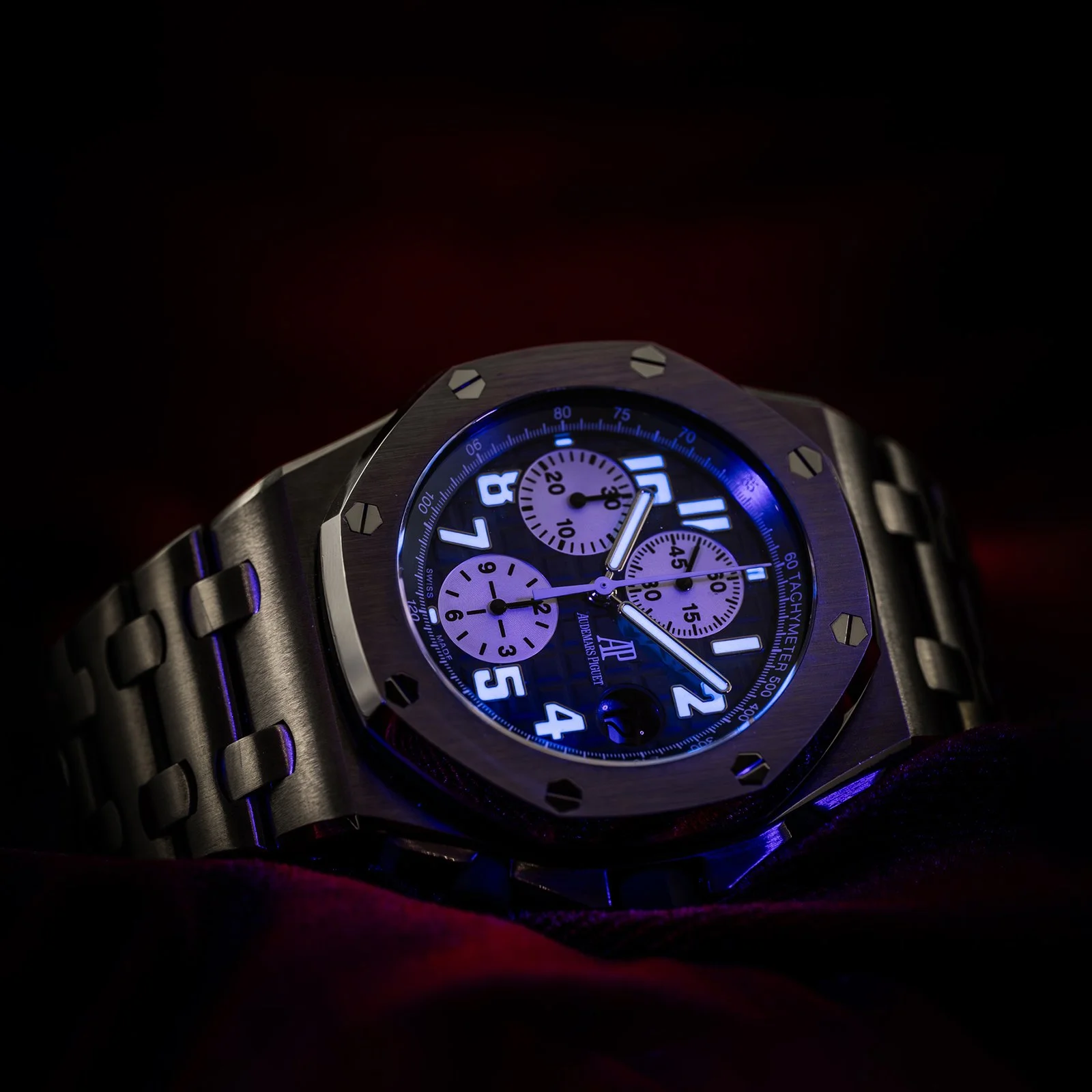 audemars-piguet-royal-oak-offshore-chrono-blue-beast-25721st-the-stellaris-collection.15.jpg