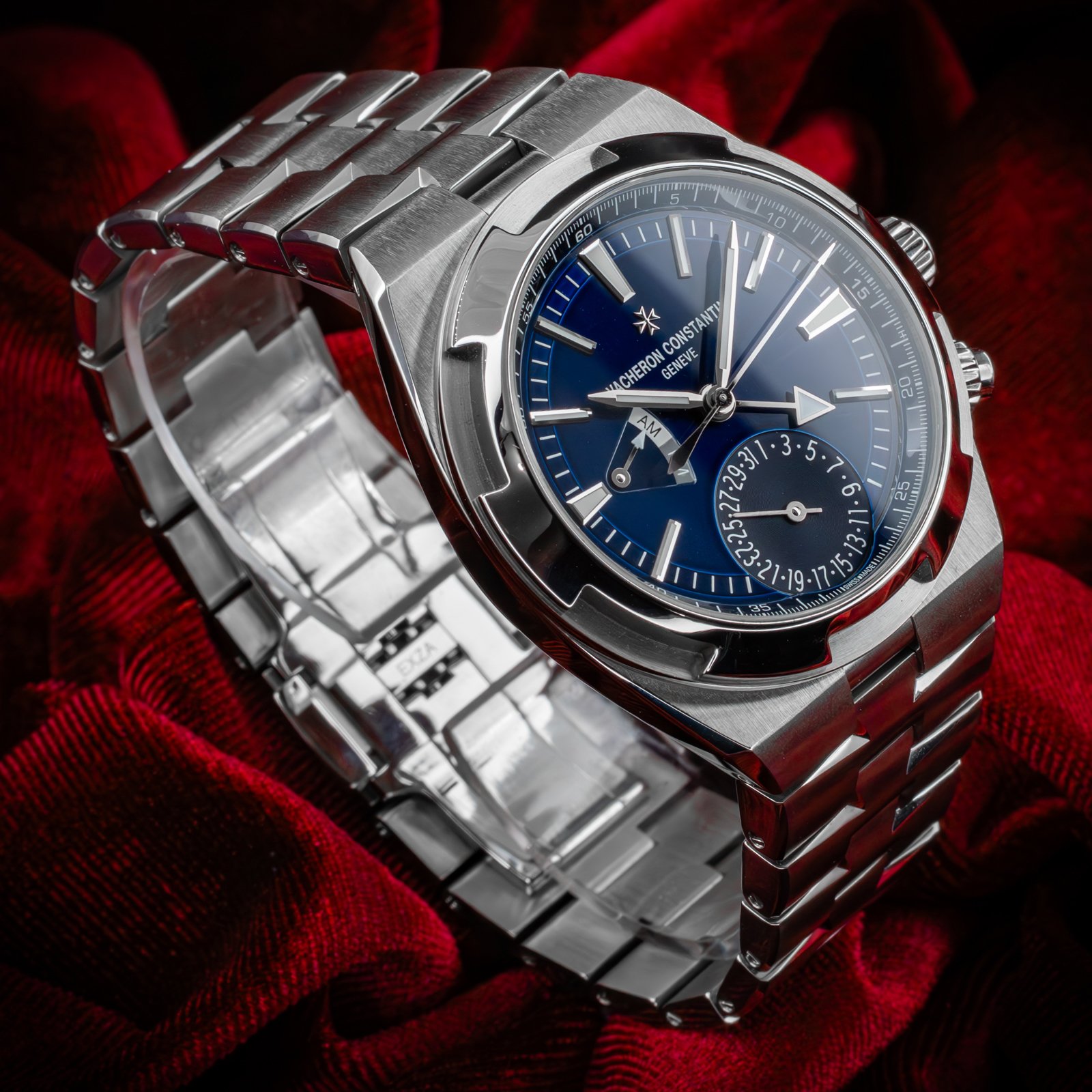 VacheronConstantinOverseasDualTime7900V.09.jpg