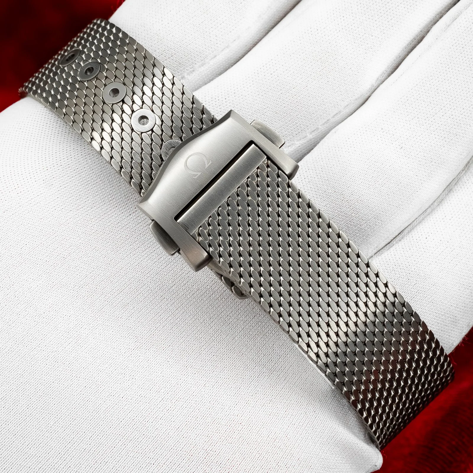 omega-seamaster-diver-300m-007-no-time-to-die-210.90.42.20.01.001-the-stellaris-collection.22.jpg