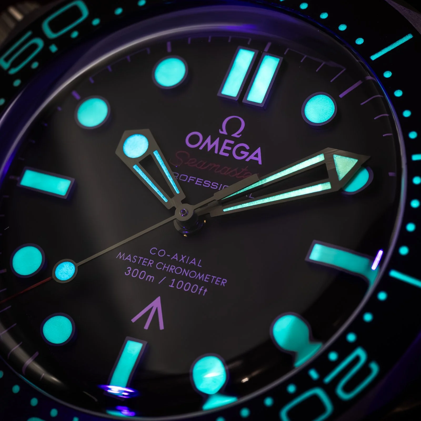omega-seamaster-diver-300m-007-no-time-to-die-210.90.42.20.01.001-the-stellaris-collection.12.jpg