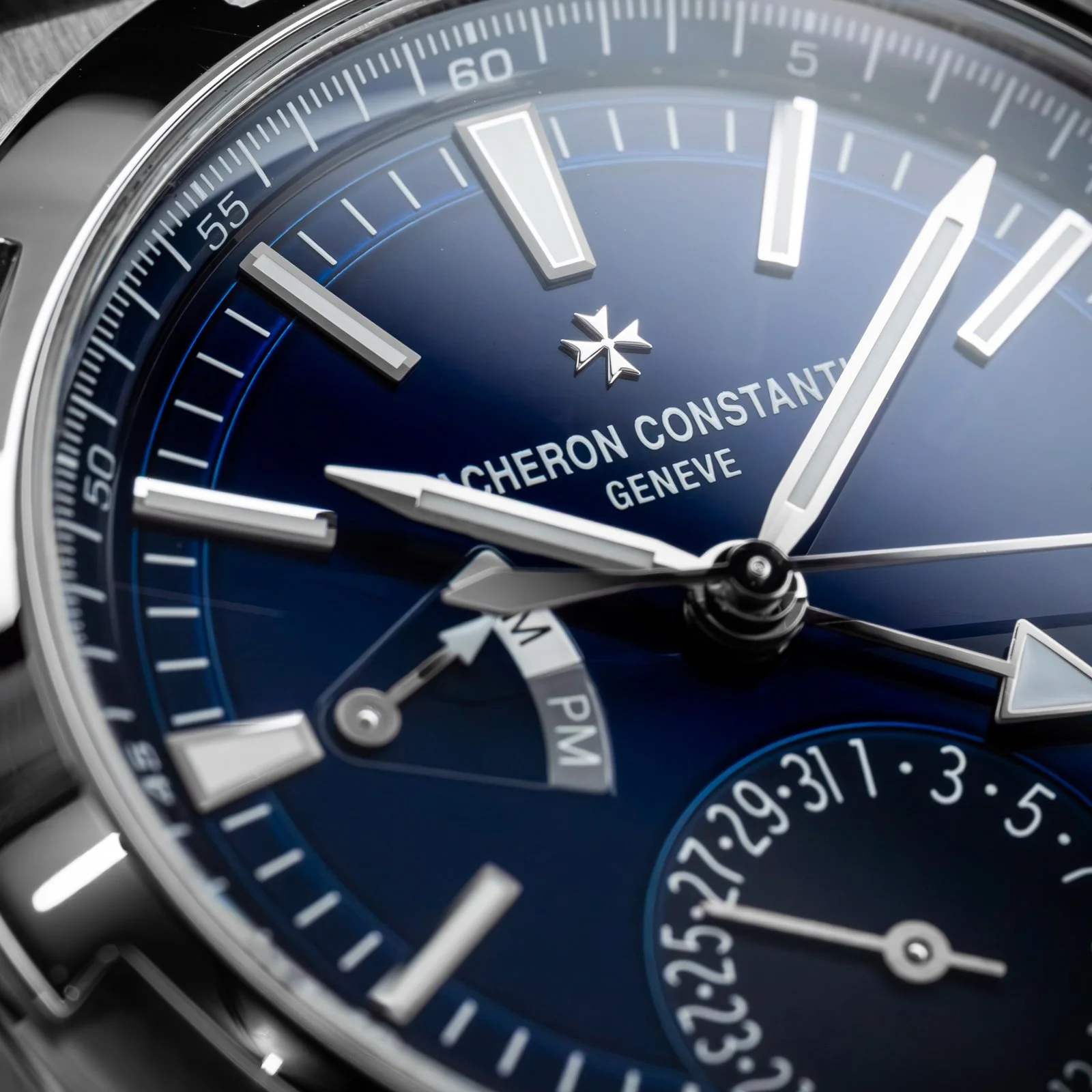 vacheron-constantin-overseas-dual-time-blue-dial7920v-the-stellaris-collection.05.jpg