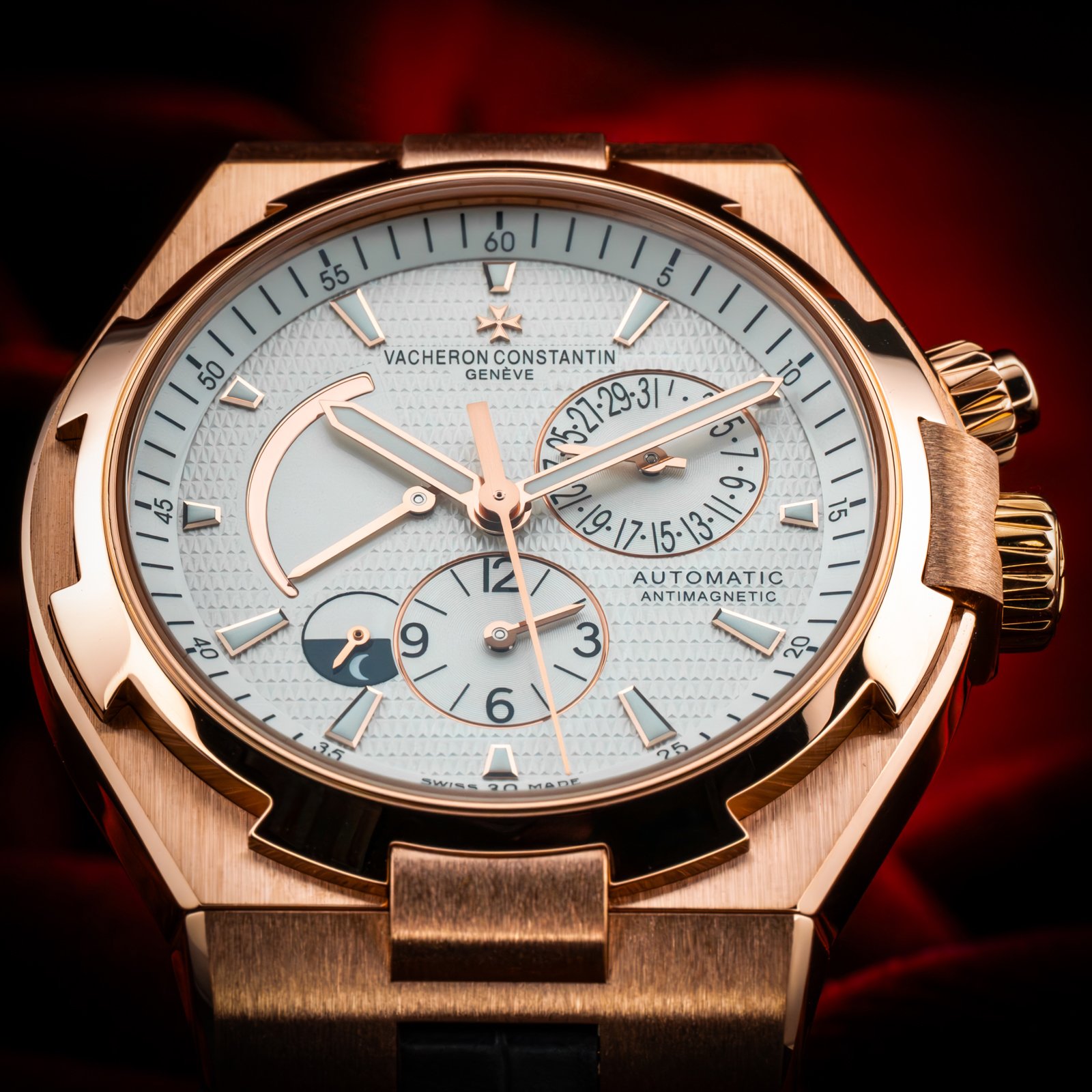 VacheronConstantinOverseasDualTimeRoseGold.08.jpg