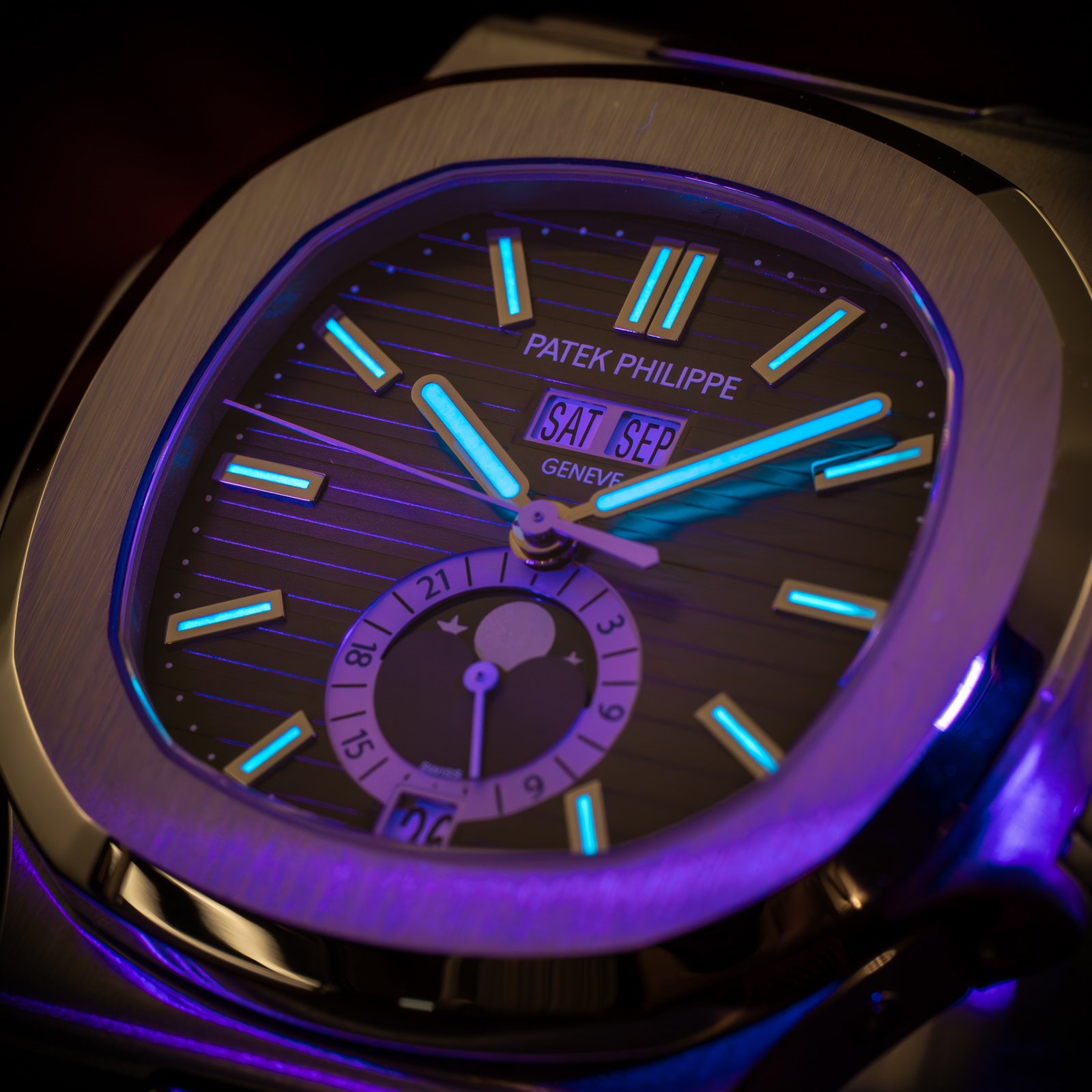 patek-philippe-nautilus-annual-calendar-moon-phase-the-stellaris-collection.14.jpg