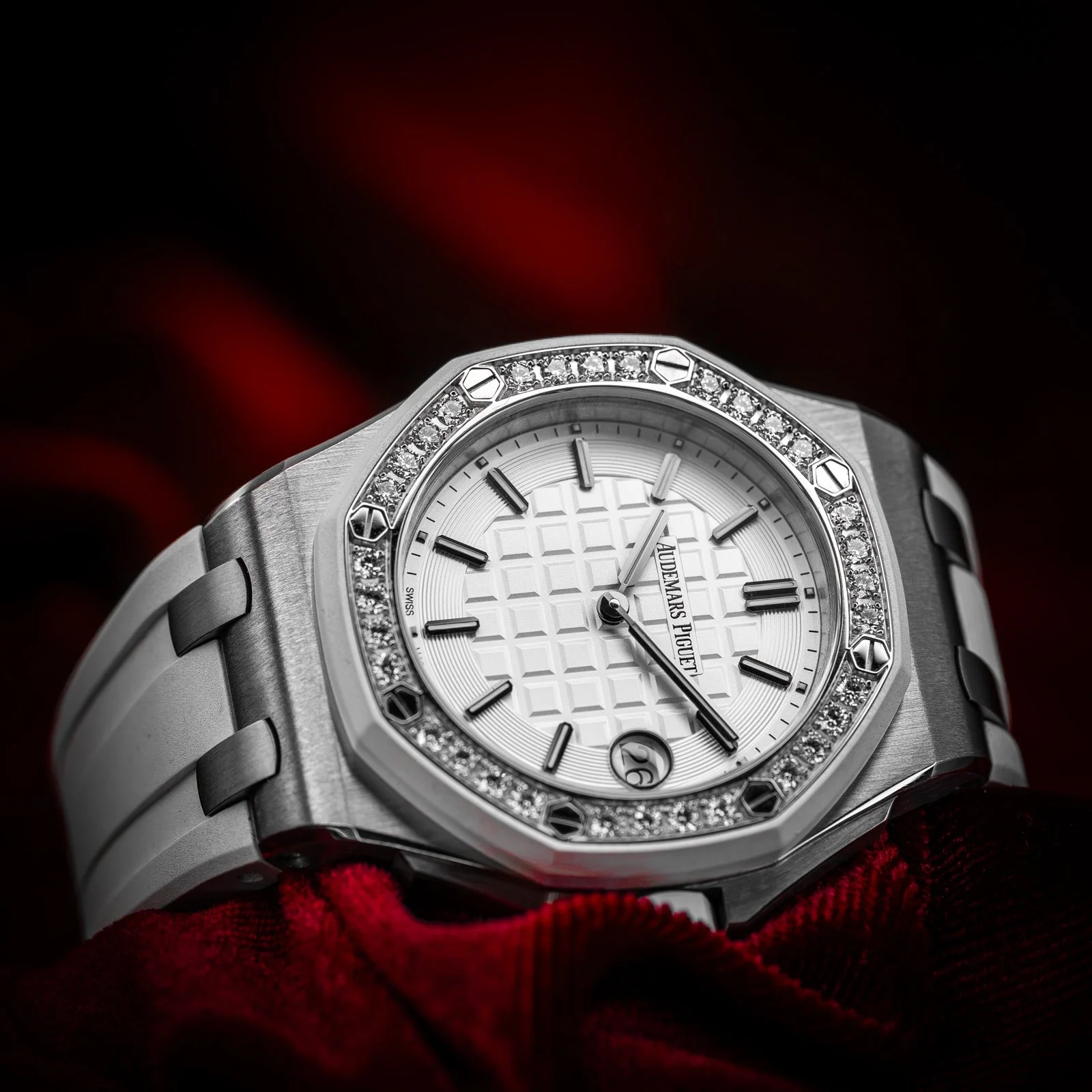audemars-piguet-royal-oak-offshore-lady-quartz-diamond-bezel-67540sk-the-stellaris-collection.02.jpg