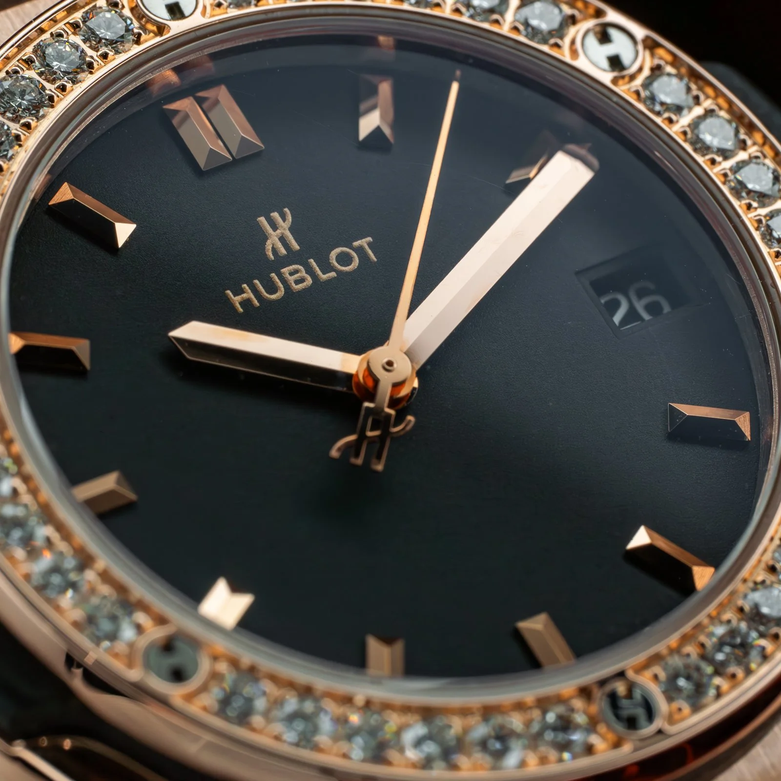 hublot-classic-fusion-quartz-rose-gold-diamond-the-stellaris-collection.12.jpg