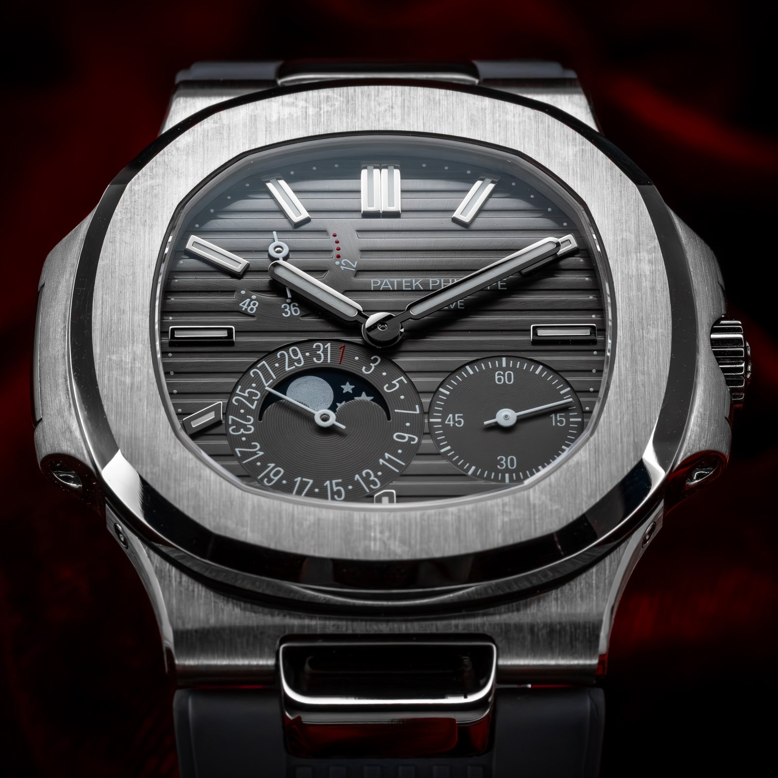 patek-philippe-nautilus-moonphase-white-gold-5712g-the-stellaris-collection.08.jpg