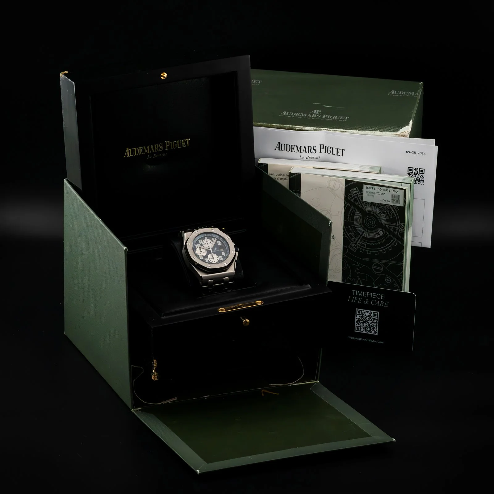 audemars-piguet-royal-oak-offshore-chrono-blue-beast-25721st-the-stellaris-collection.03.jpg